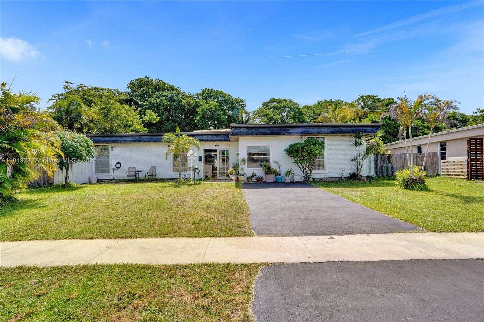 Small Image of 7811 NORTH WEST 75TH AVE, Tamarac Number 2