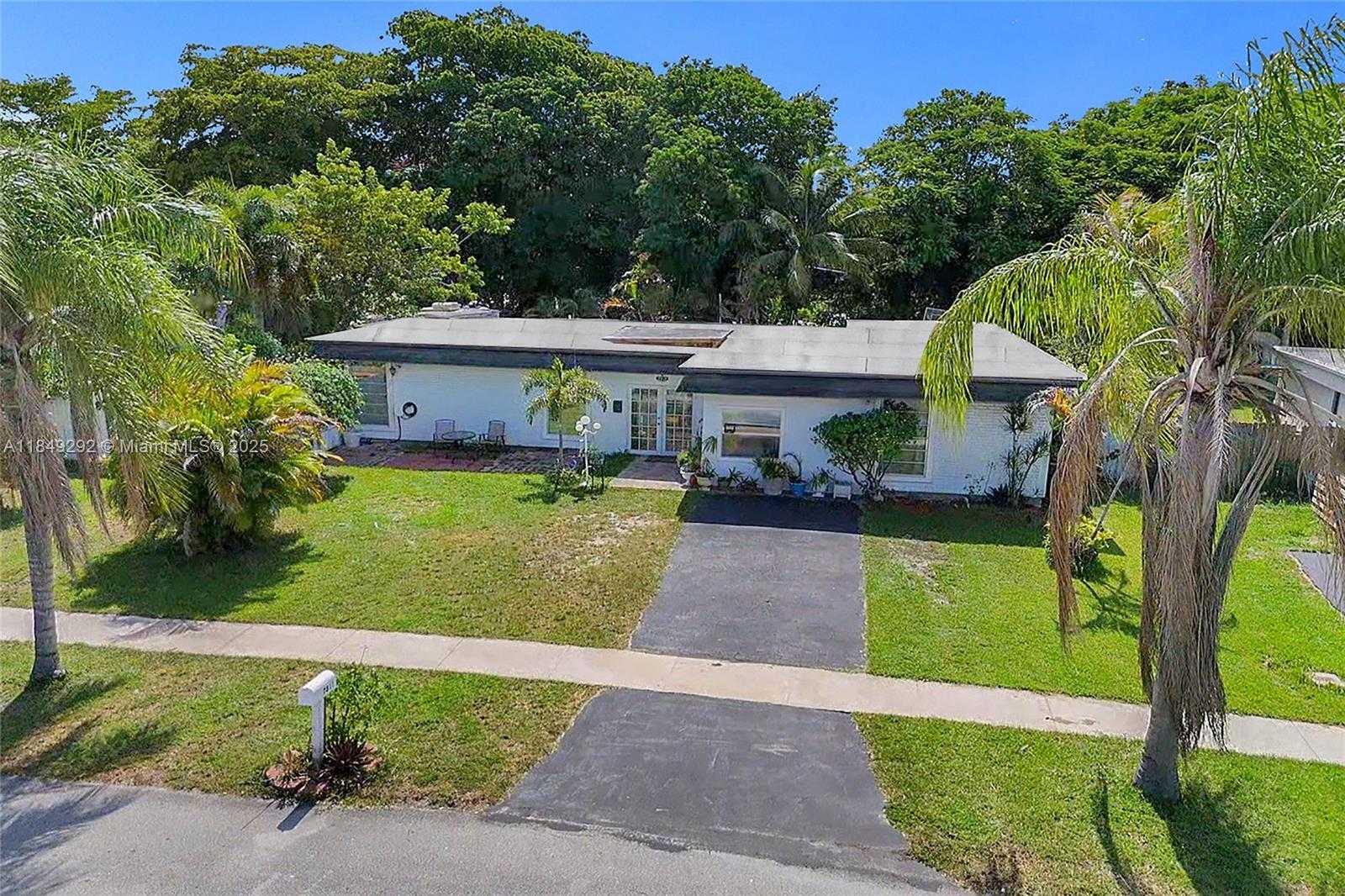 Small Image of 7811 NORTH WEST 75TH AVE, Tamarac Number 3