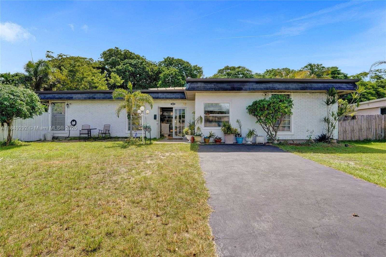 Small Image of 7811 NORTH WEST 75TH AVE, Tamarac Number 5