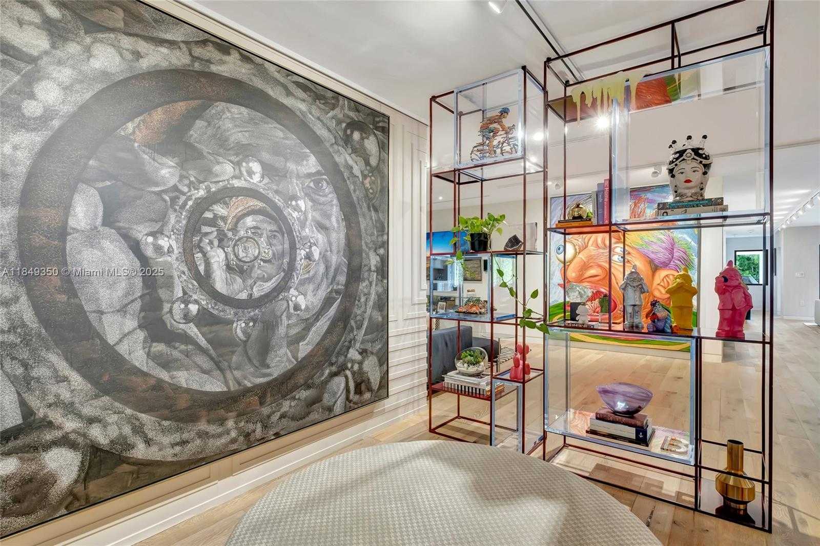 Small Image of 2152 PRAIRIE AVE, Miami Beach Number 2