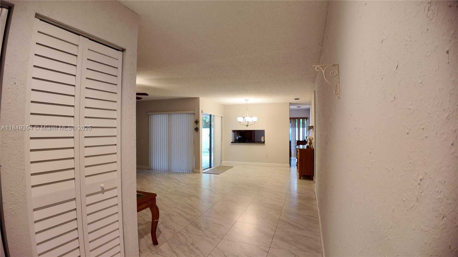 Small Image of 14909 SOUTH WEST 141ST PL, Miami Number 2