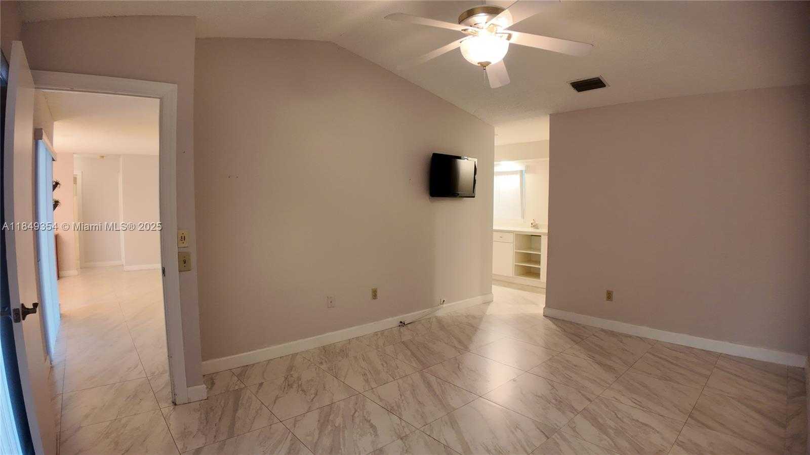 Small Image of 14909 SOUTH WEST 141ST PL, Miami Number 4