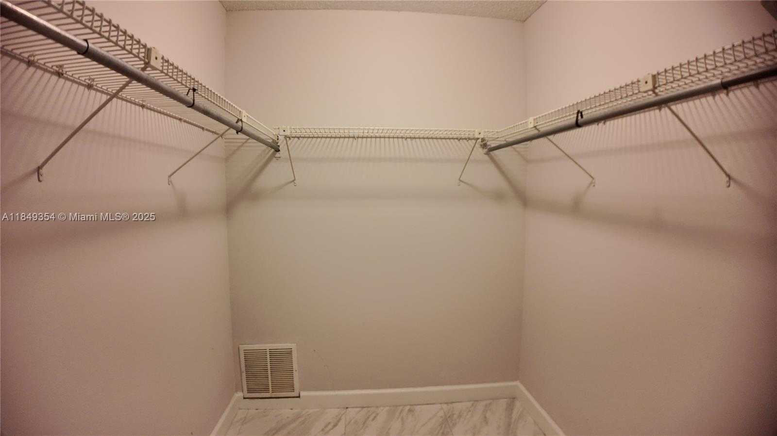 Small Image of 14909 SOUTH WEST 141ST PL, Miami Number 7