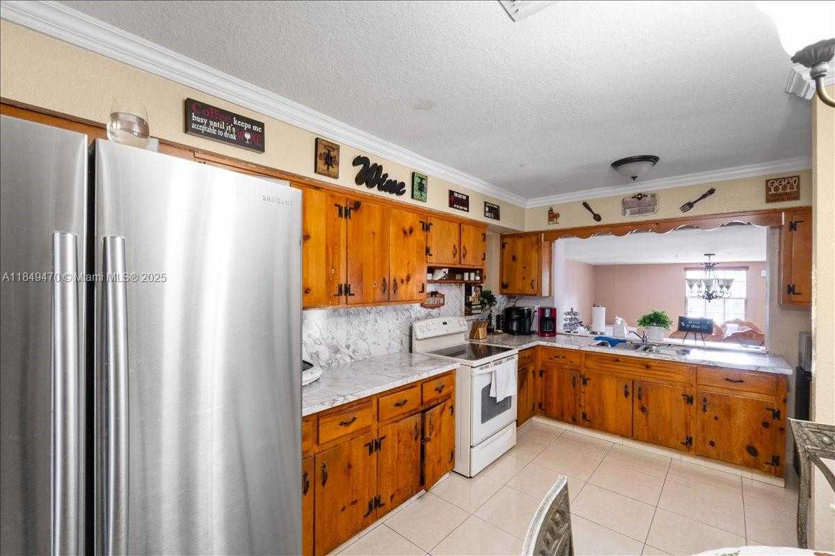 Small Image of 6616 SOUTH WEST 2ND CT, Pembroke Pines Number 12