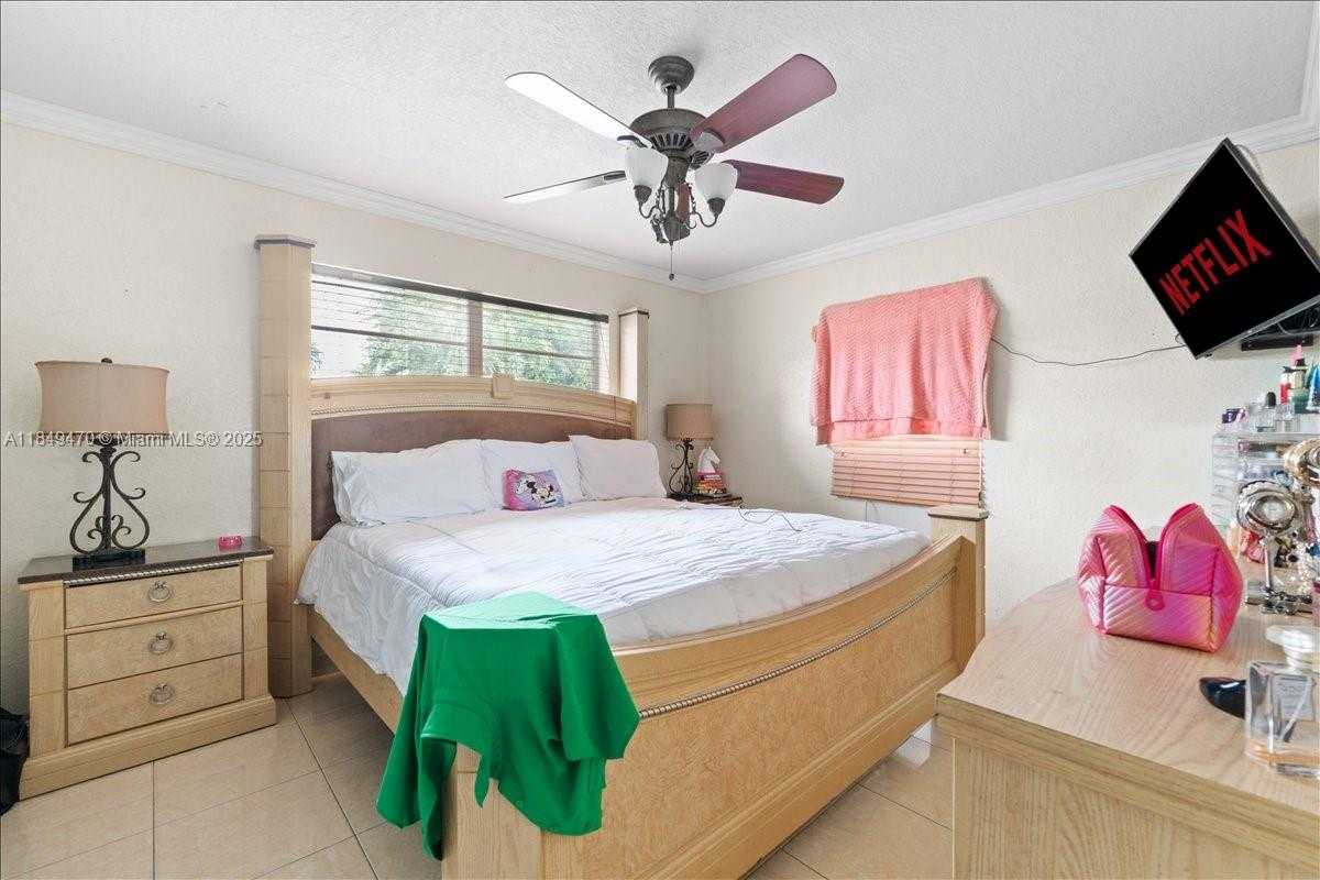 Small Image of 6616 SOUTH WEST 2ND CT, Pembroke Pines Number 13