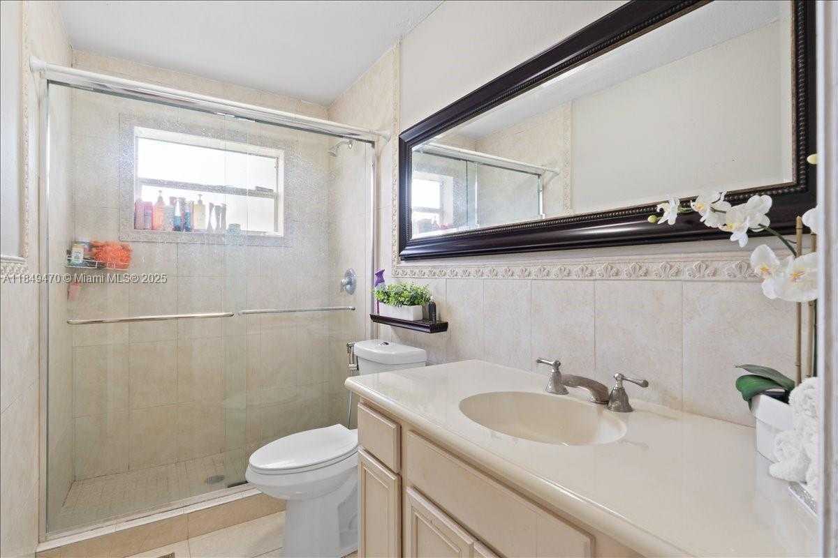 Small Image of 6616 SOUTH WEST 2ND CT, Pembroke Pines Number 14