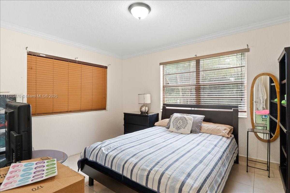 Small Image of 6616 SOUTH WEST 2ND CT, Pembroke Pines Number 15