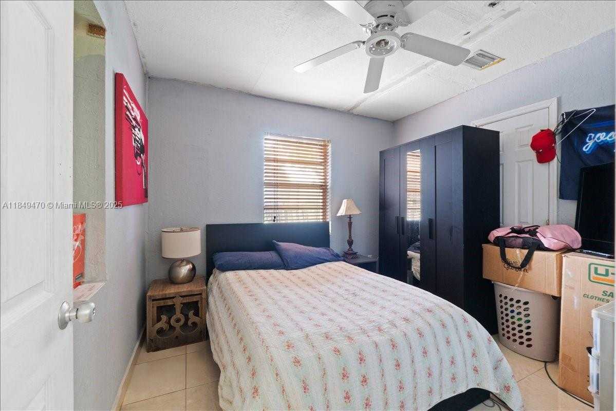 Small Image of 6616 SOUTH WEST 2ND CT, Pembroke Pines Number 17