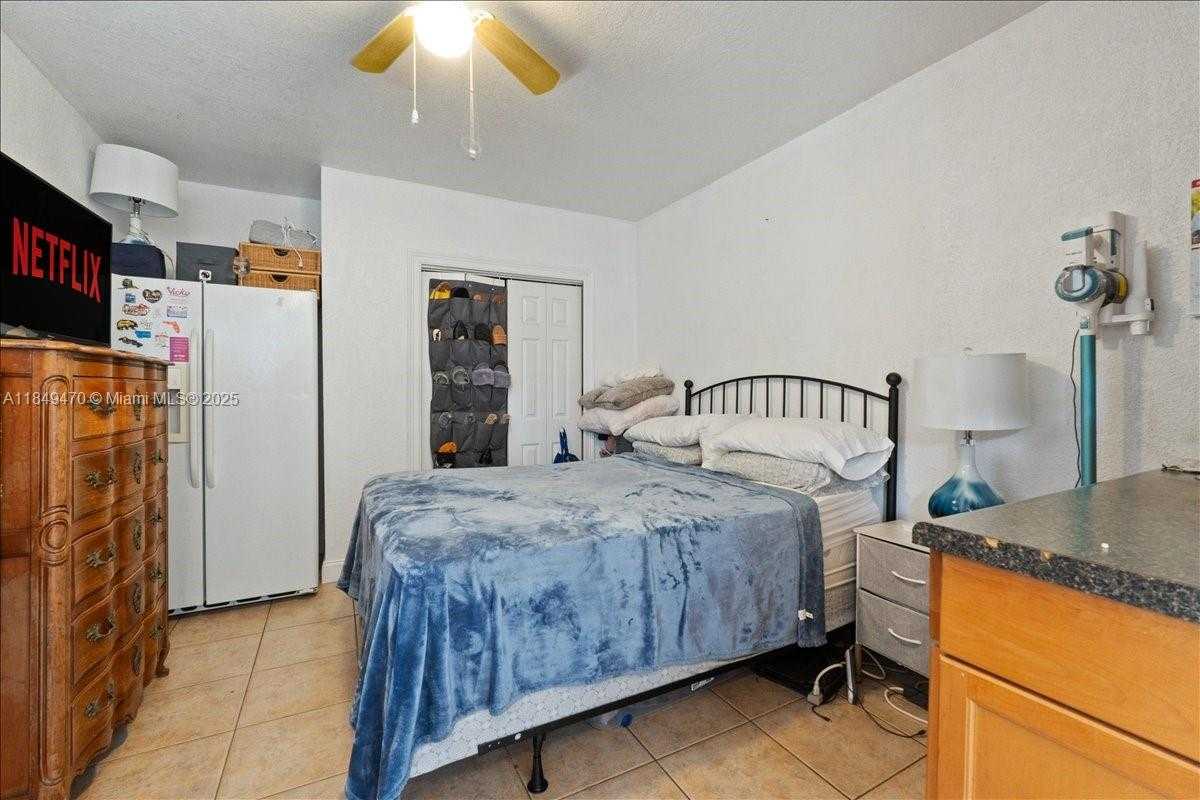 Small Image of 6616 SOUTH WEST 2ND CT, Pembroke Pines Number 18