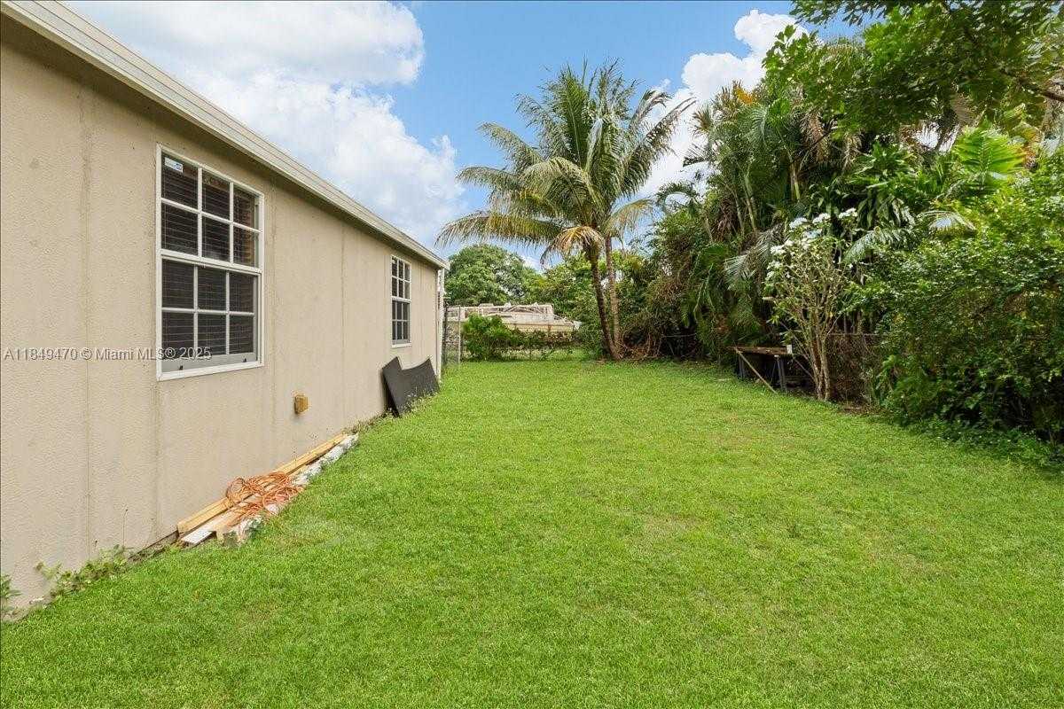 Small Image of 6616 SOUTH WEST 2ND CT, Pembroke Pines Number 21