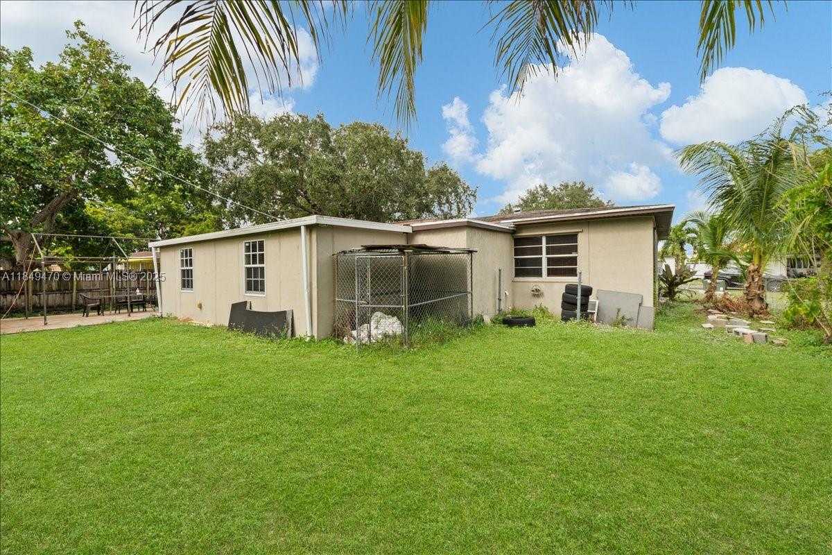 Small Image of 6616 SOUTH WEST 2ND CT, Pembroke Pines Number 22