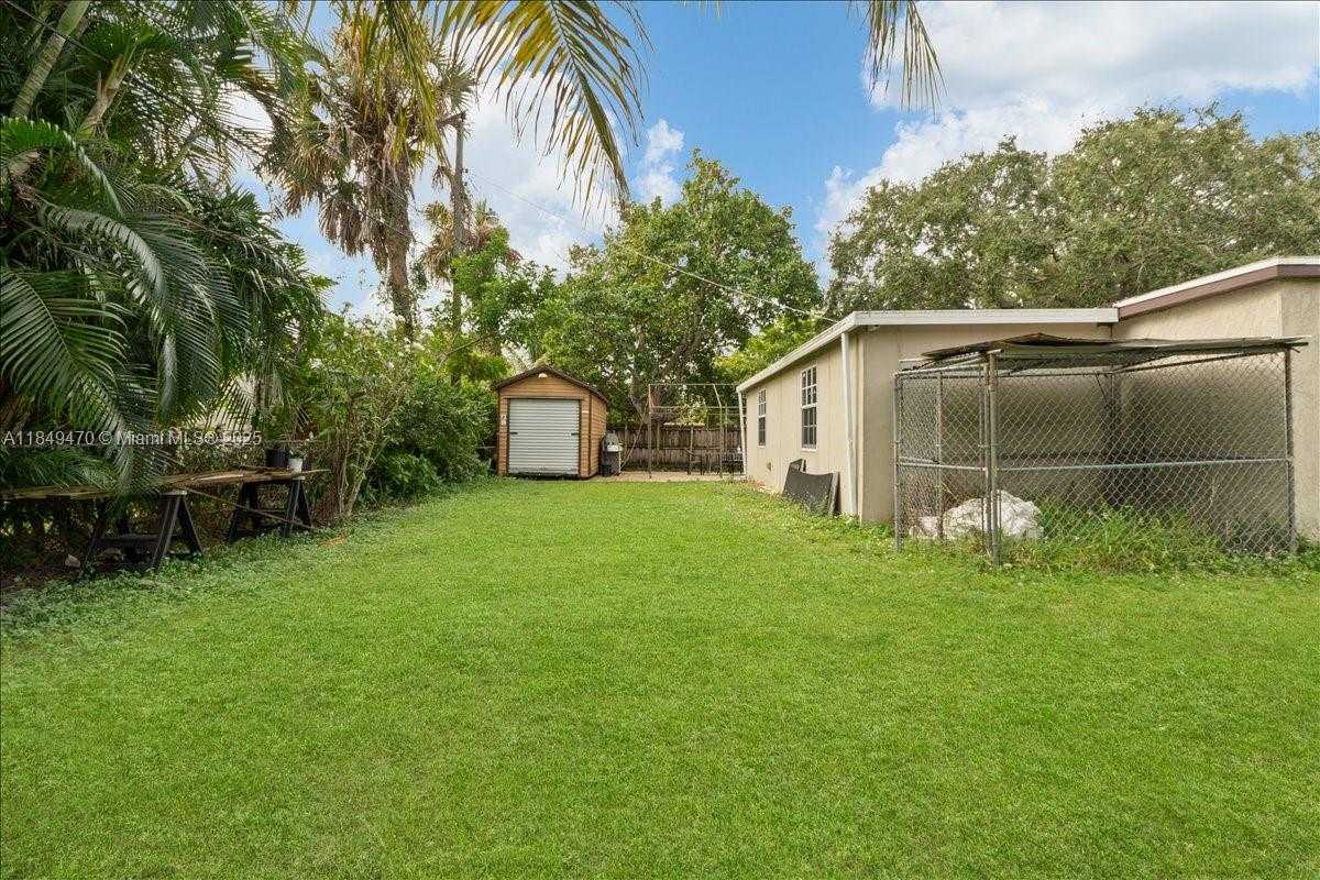 Small Image of 6616 SOUTH WEST 2ND CT, Pembroke Pines Number 23