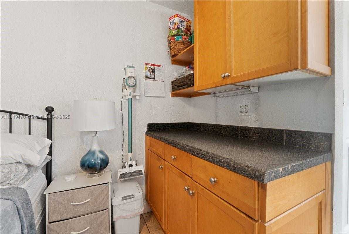 Small Image of 6616 SOUTH WEST 2ND CT, Pembroke Pines Number 25