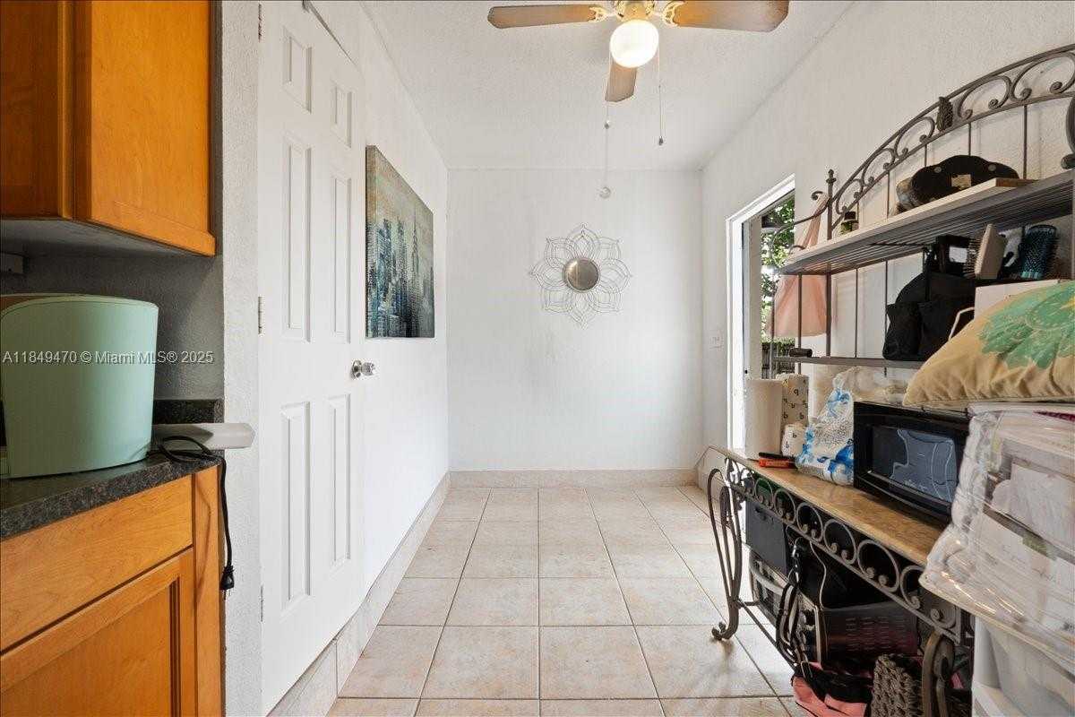 Small Image of 6616 SOUTH WEST 2ND CT, Pembroke Pines Number 26