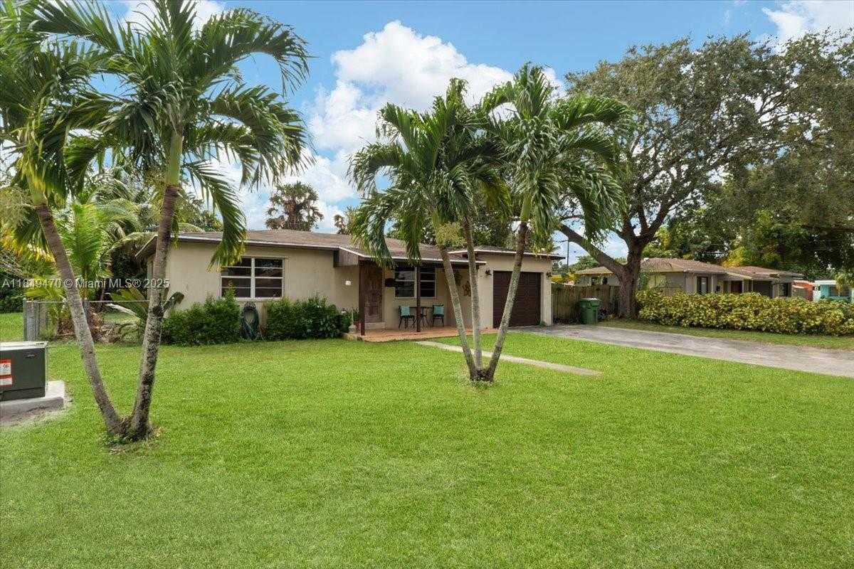 Small Image of 6616 SOUTH WEST 2ND CT, Pembroke Pines Number 3