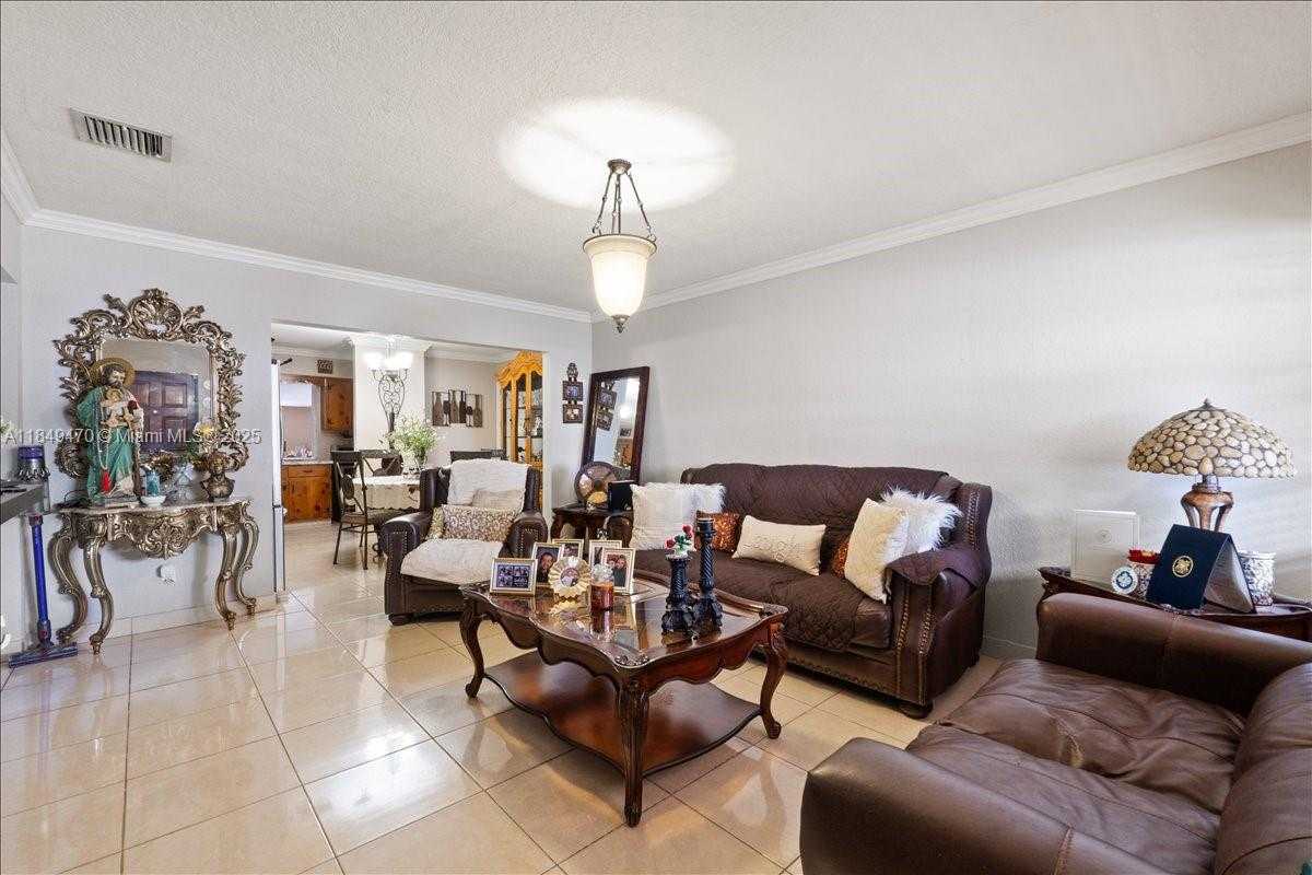 Small Image of 6616 SOUTH WEST 2ND CT, Pembroke Pines Number 6