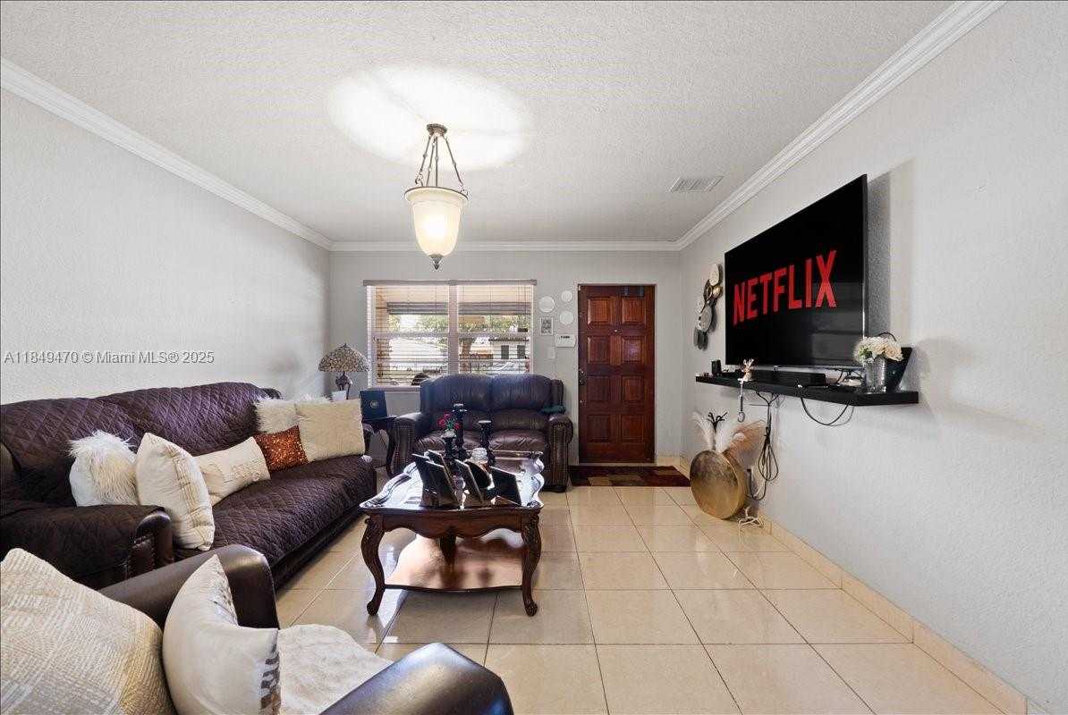 Small Image of 6616 SOUTH WEST 2ND CT, Pembroke Pines Number 7