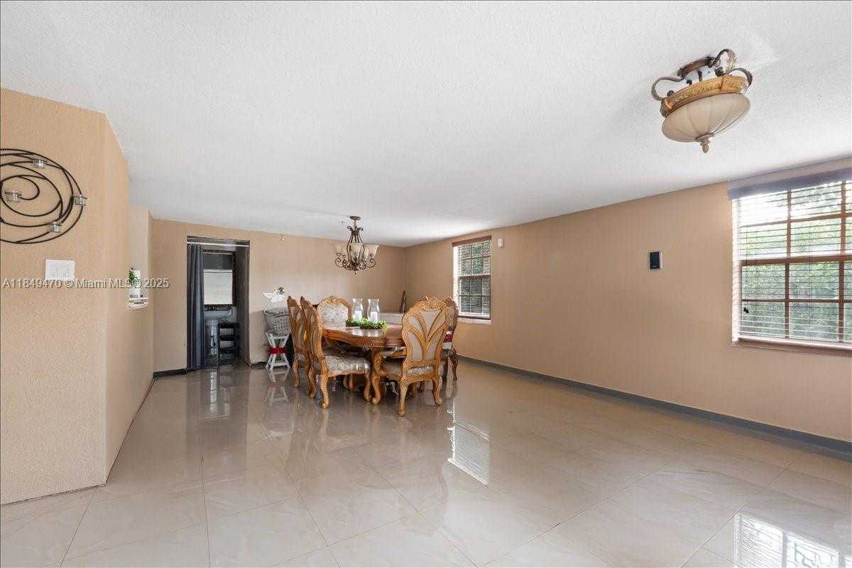 Small Image of 6616 SOUTH WEST 2ND CT, Pembroke Pines Number 8