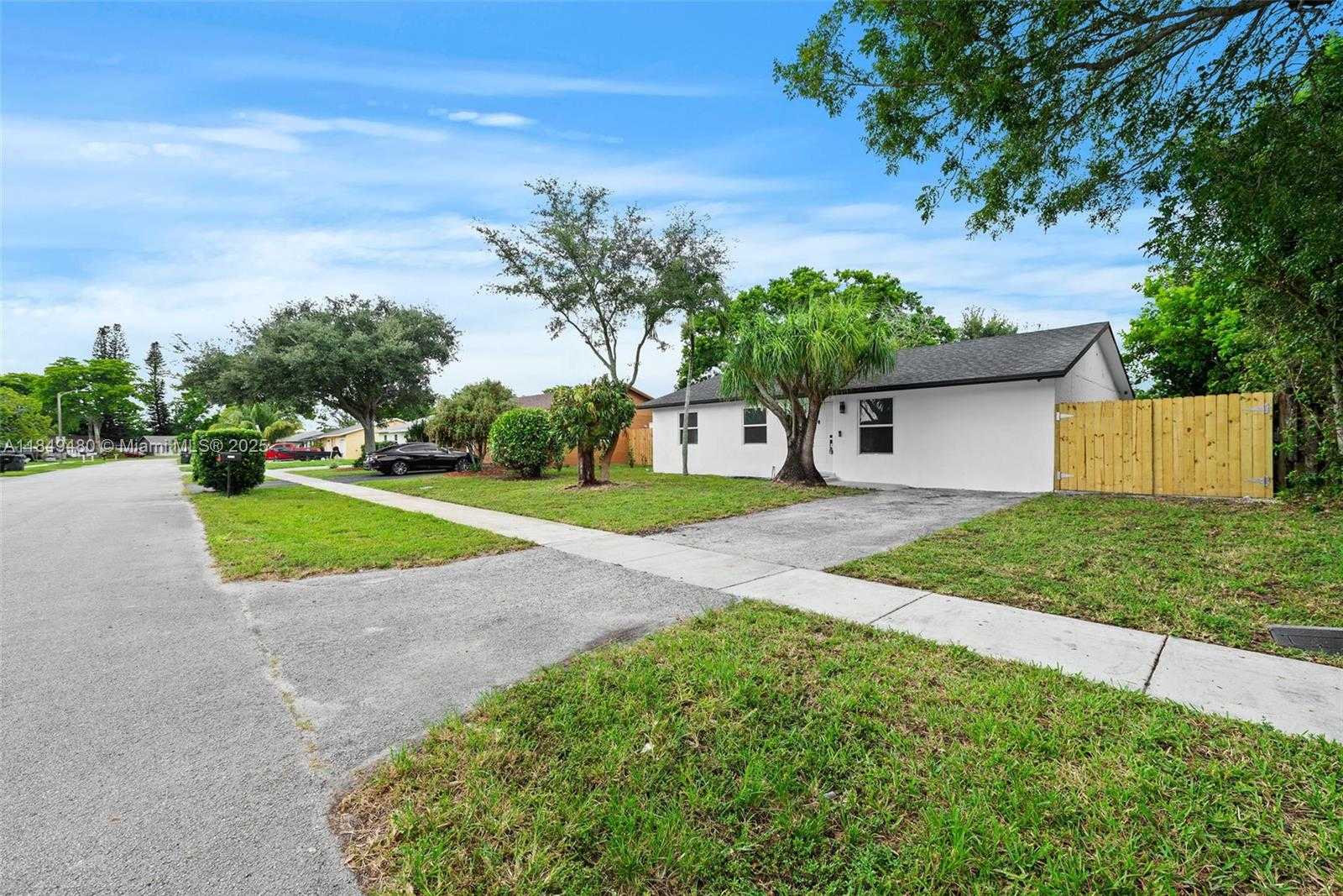 Small Image of 8201 SOUTH WEST 7TH CT, North Lauderdale Number 5