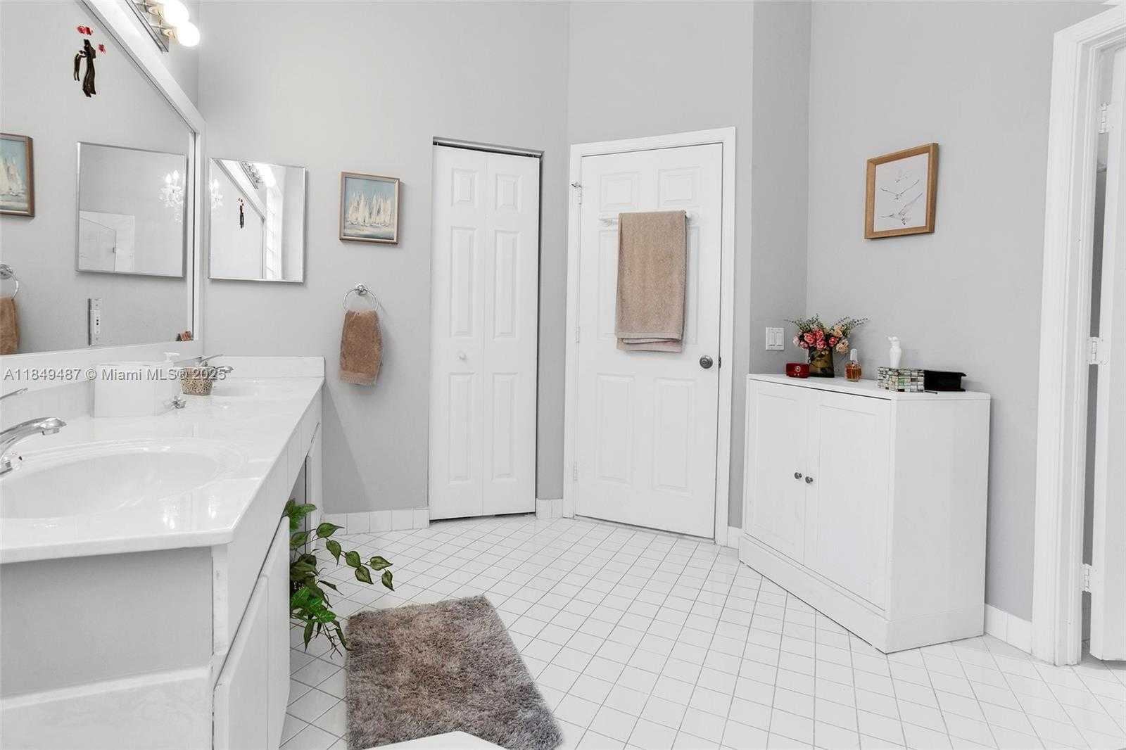 Small Image of 2613 OAKBROOK DR, Weston Number 21