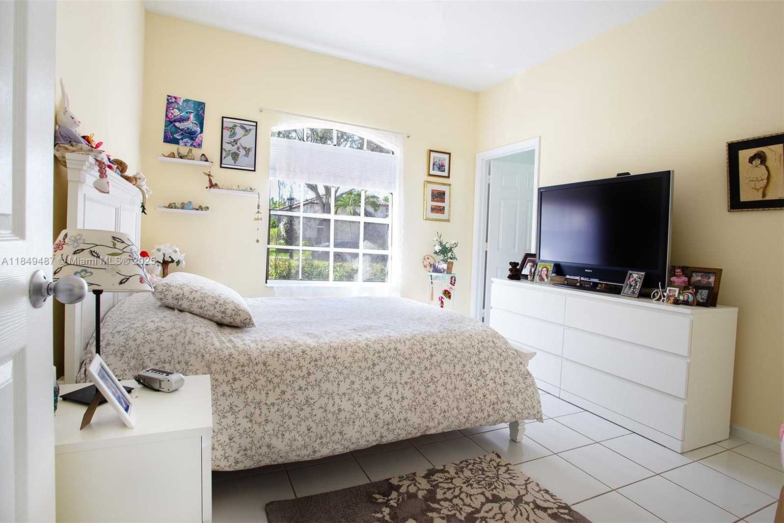 Small Image of 2613 OAKBROOK DR, Weston Number 26