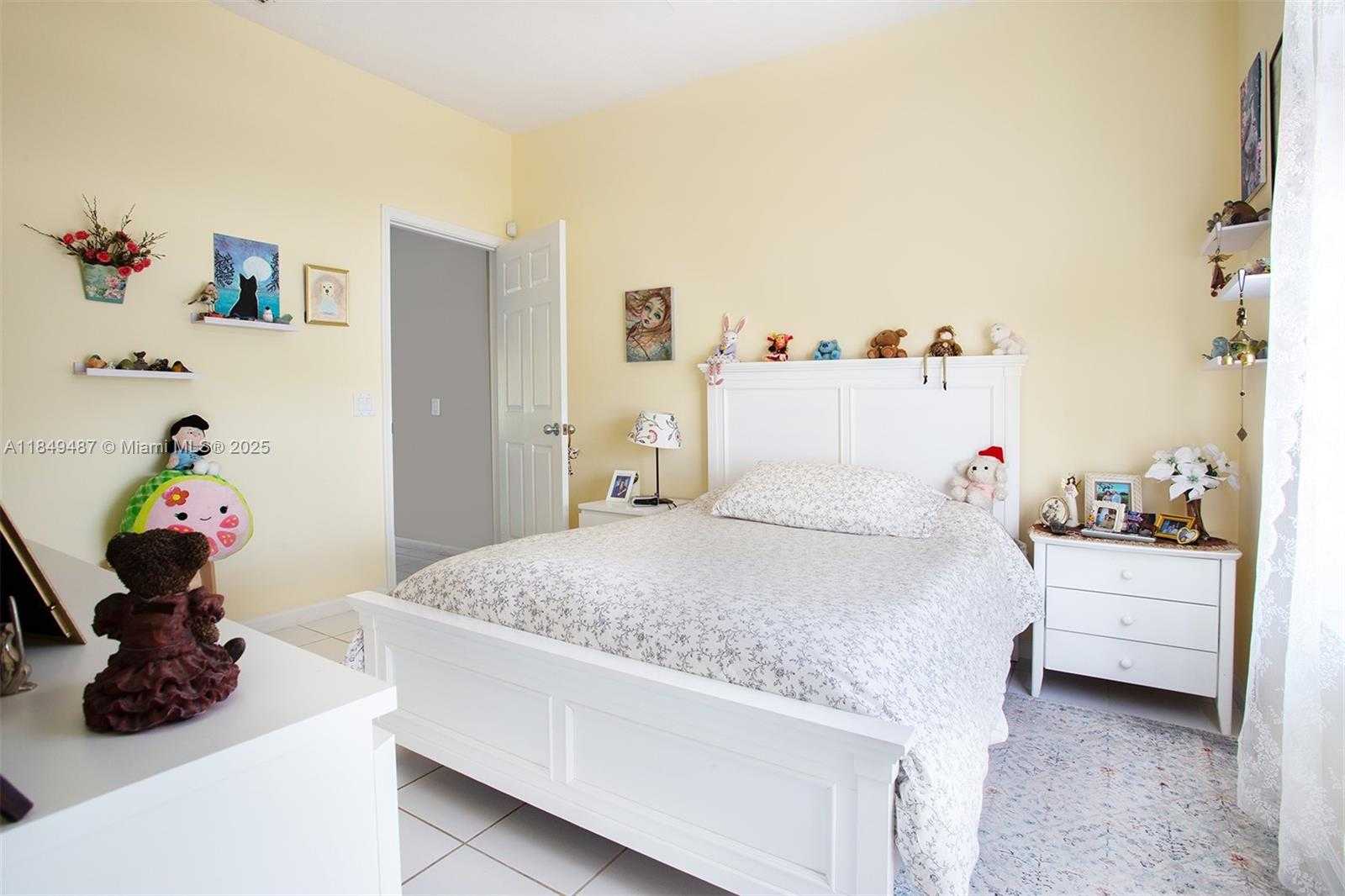Small Image of 2613 OAKBROOK DR, Weston Number 27