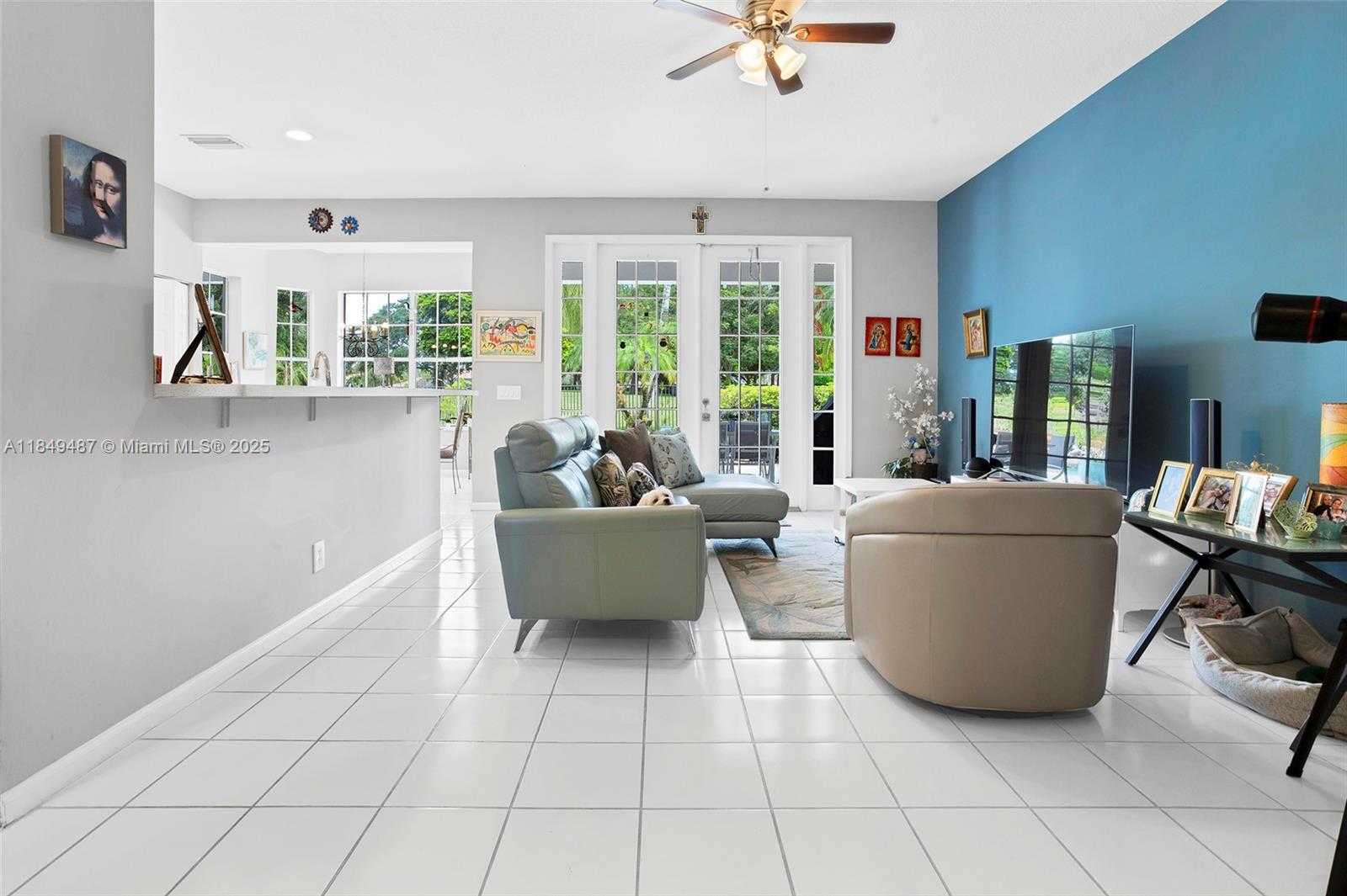Small Image of 2613 OAKBROOK DR, Weston Number 31
