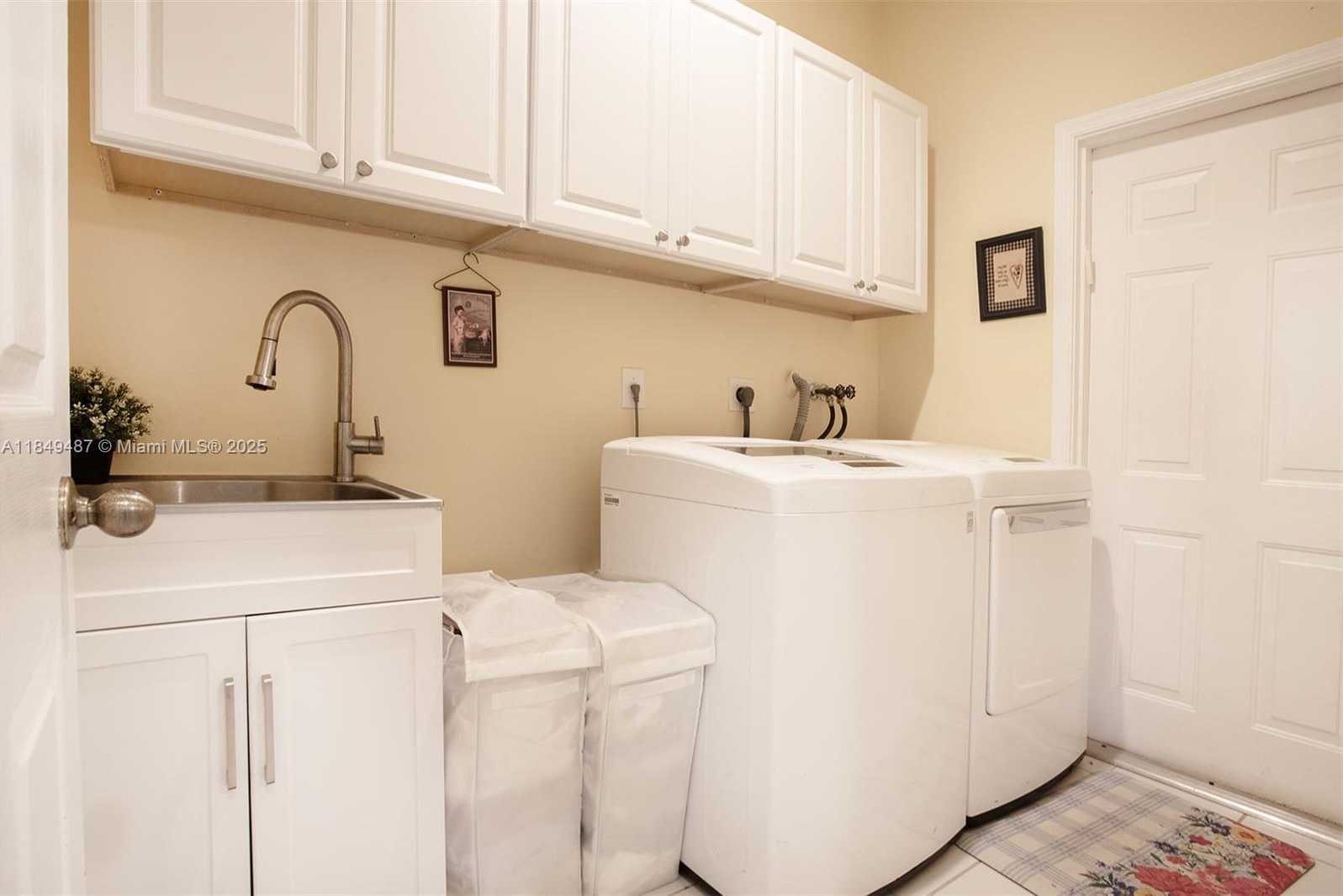 Small Image of 2613 OAKBROOK DR, Weston Number 35