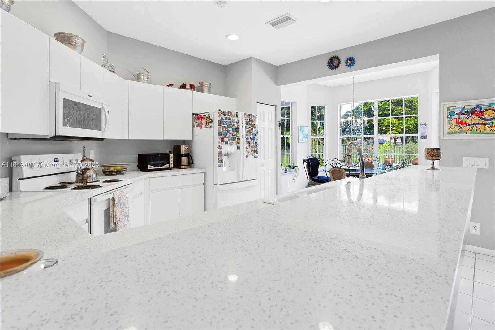 Small Image of 2613 OAKBROOK DR, Weston Number 36