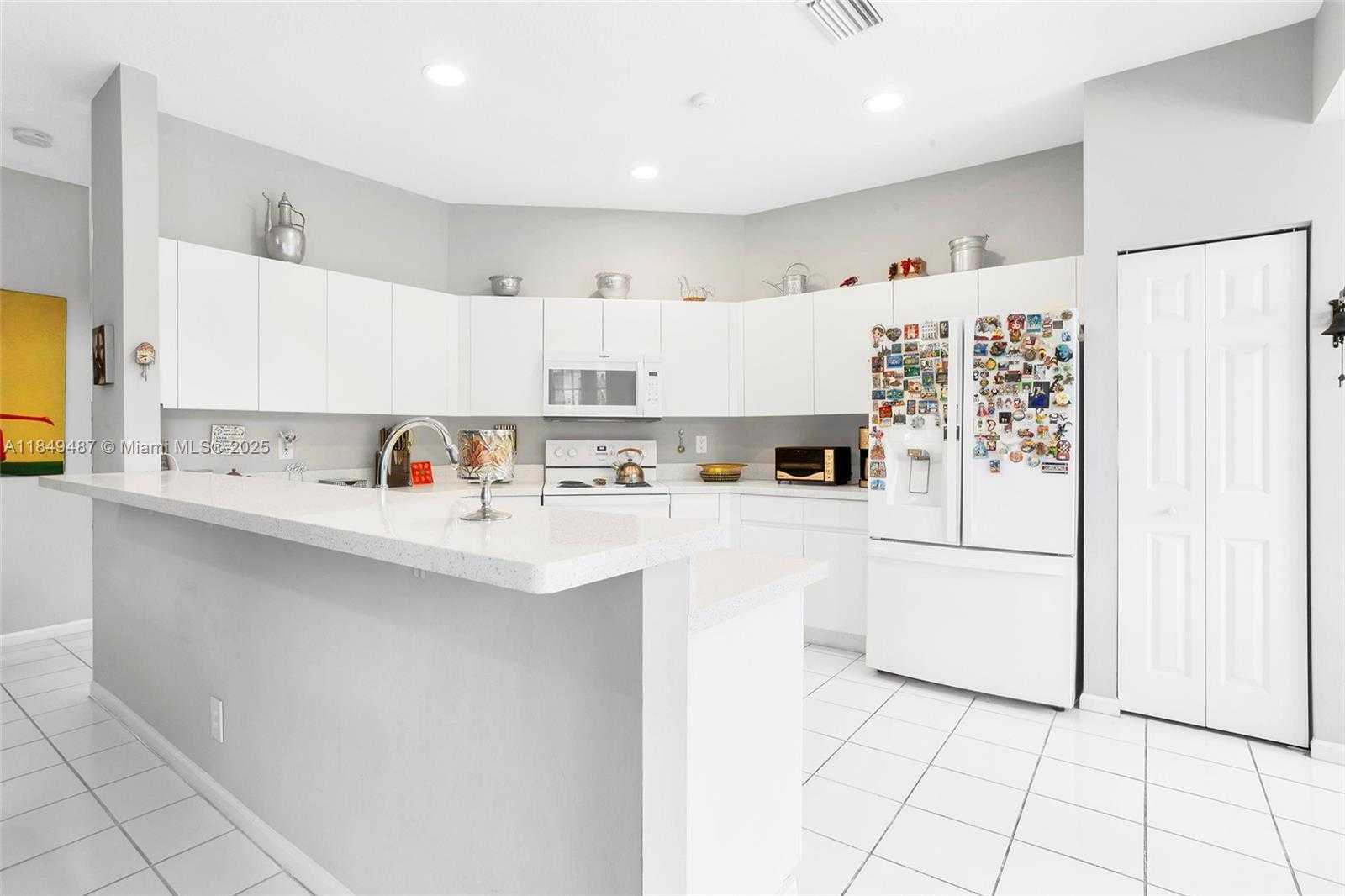 Small Image of 2613 OAKBROOK DR, Weston Number 38