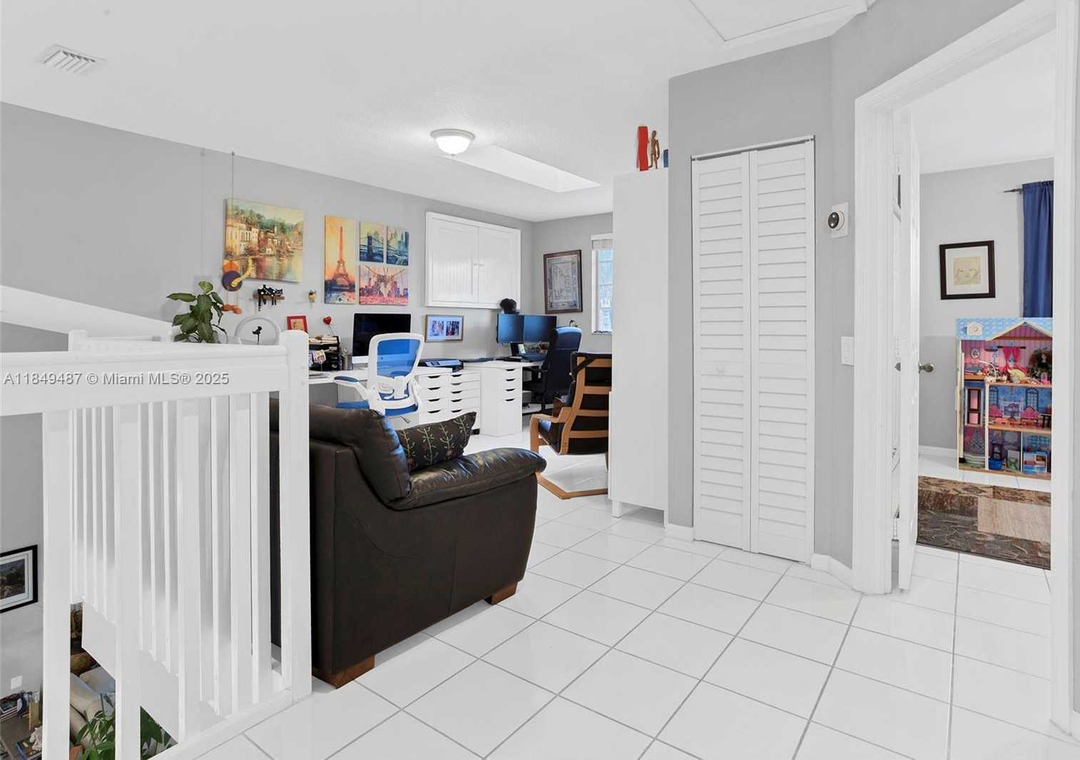Small Image of 2613 OAKBROOK DR, Weston Number 44