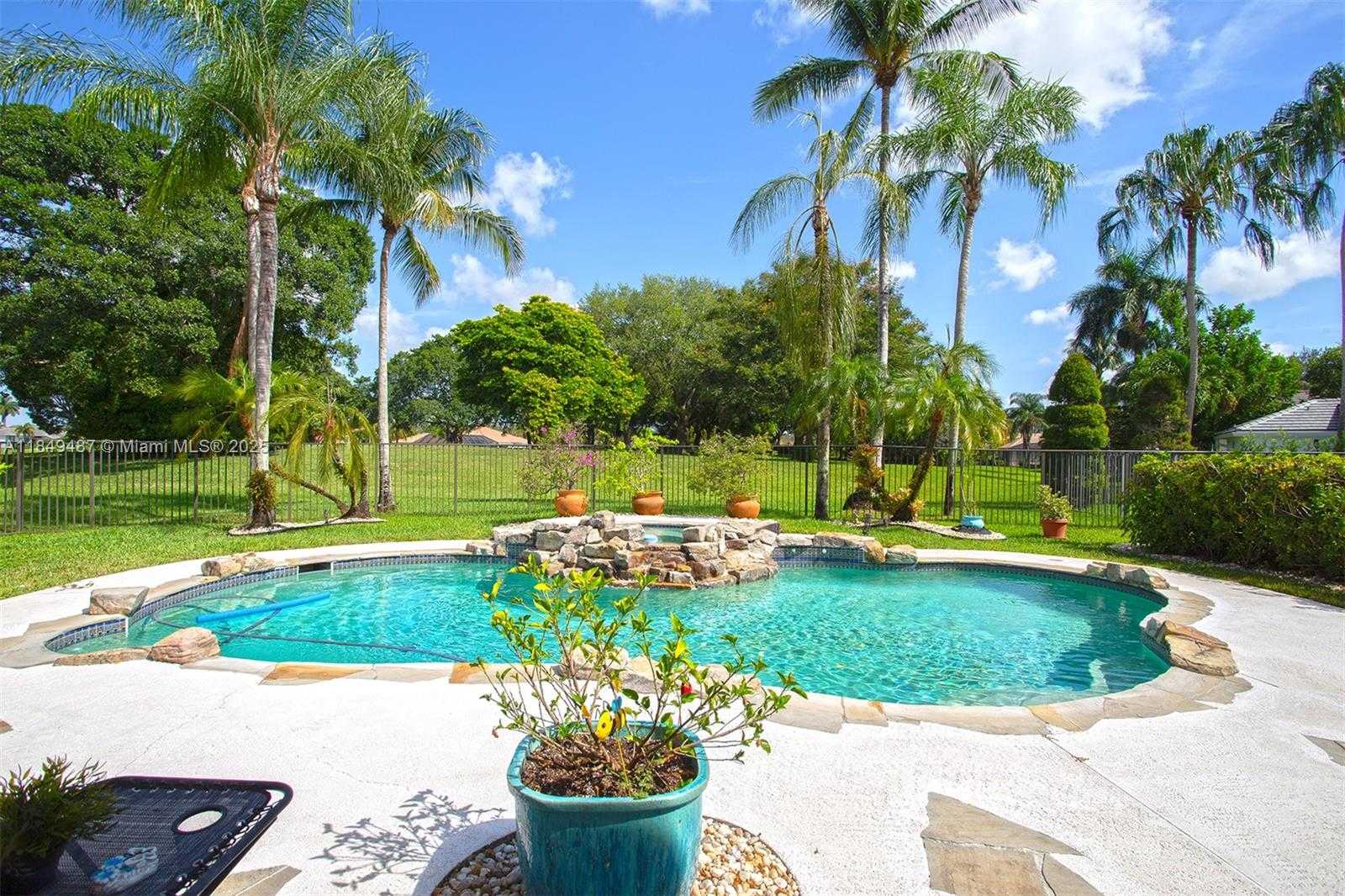 Small Image of 2613 OAKBROOK DR, Weston Number 52