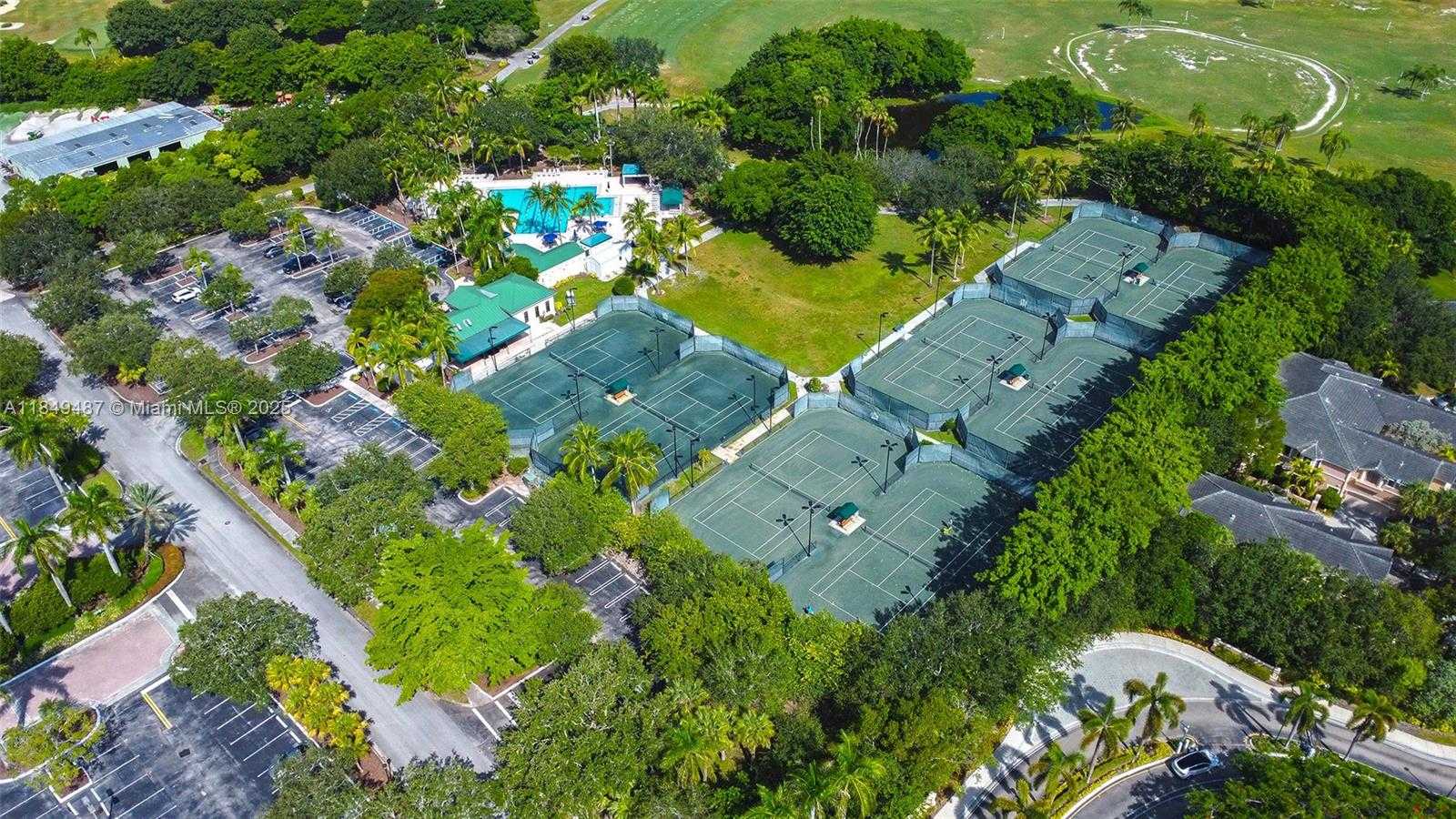 Small Image of 2613 OAKBROOK DR, Weston Number 64