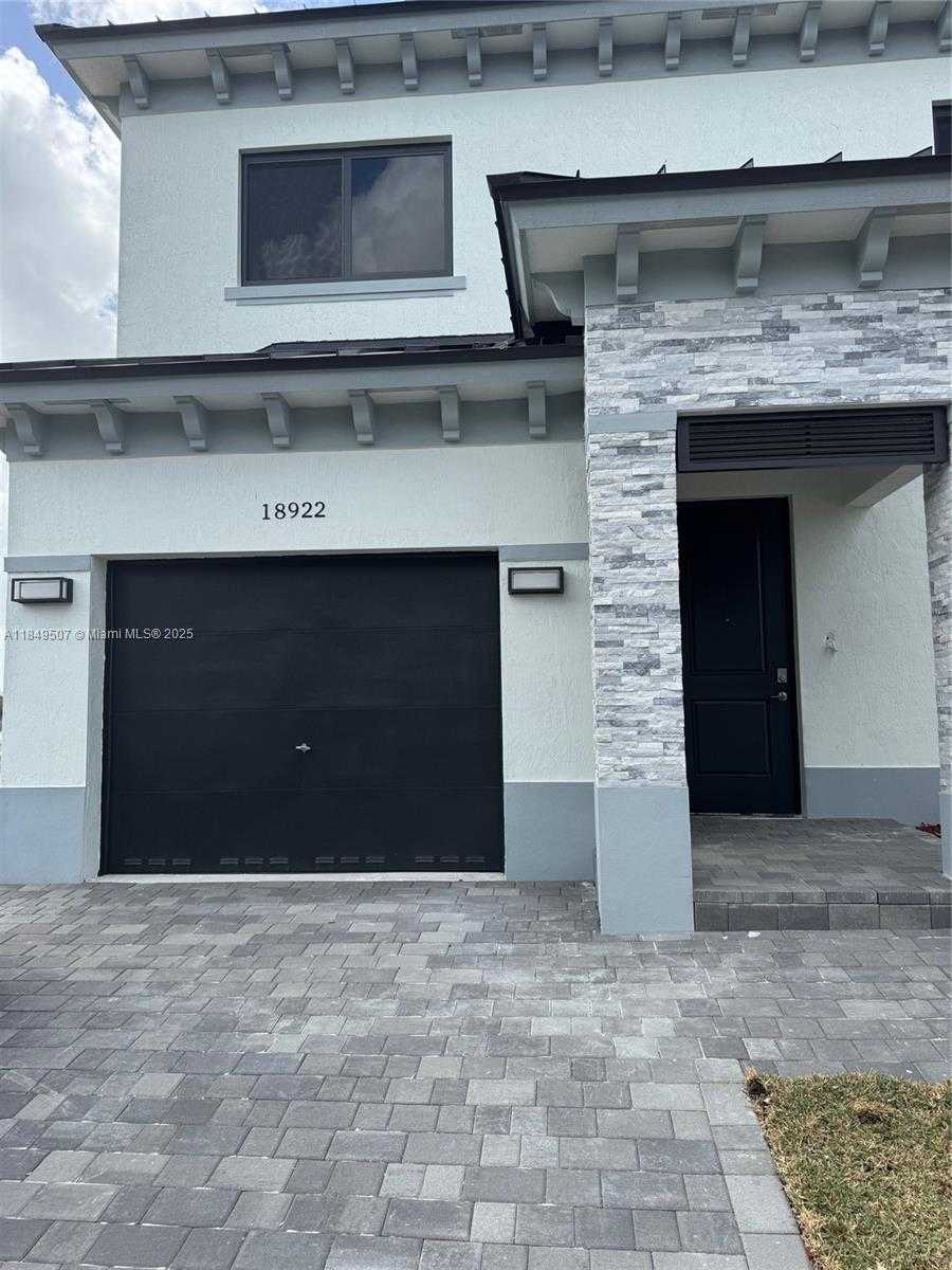 Small Image of 18922 SW 316th St, Homestead, FL 33033, USA Number 2
