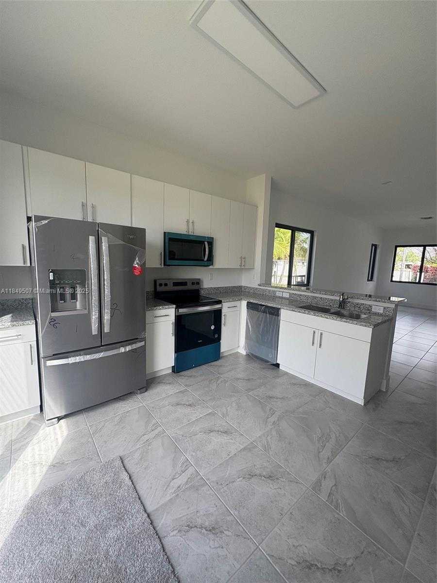 Small Image of 18922 SW 316th St, Homestead, FL 33033, USA Number 4