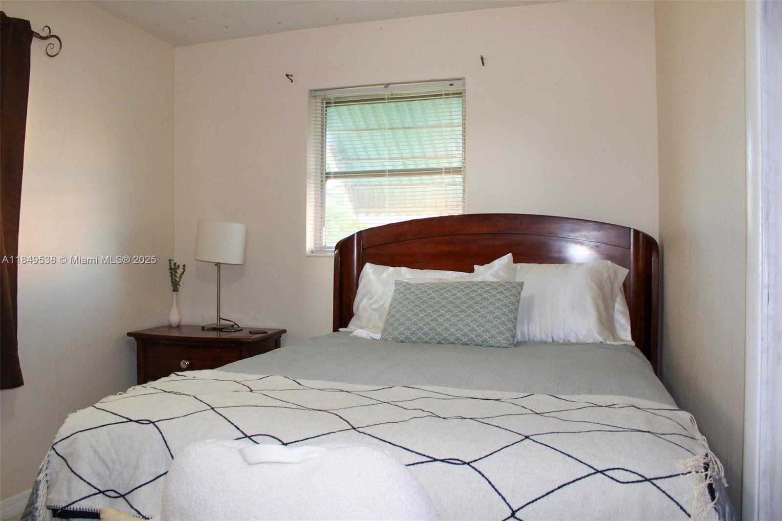 Small Image of 7320 NORTH WEST 2ND ST, Pembroke Pines Number 11