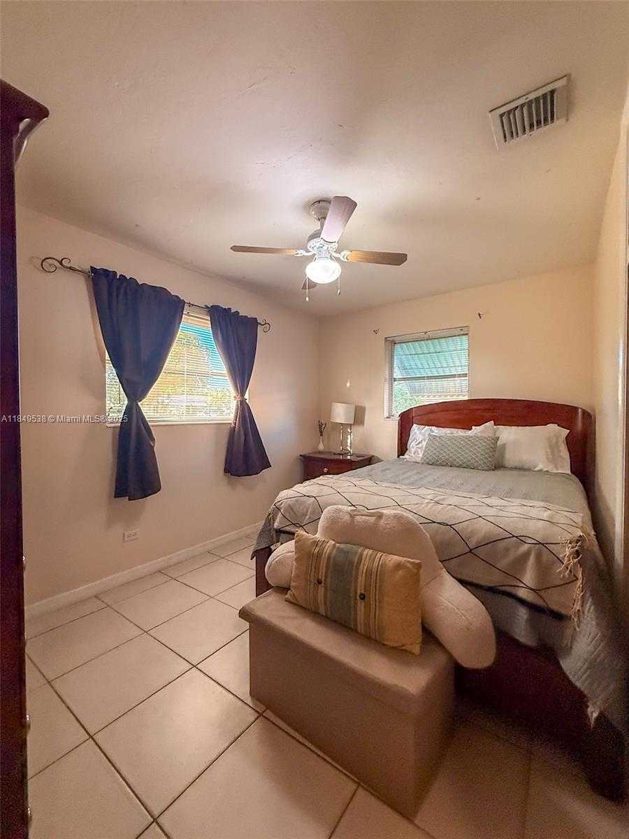 Small Image of 7320 NORTH WEST 2ND ST, Pembroke Pines Number 16