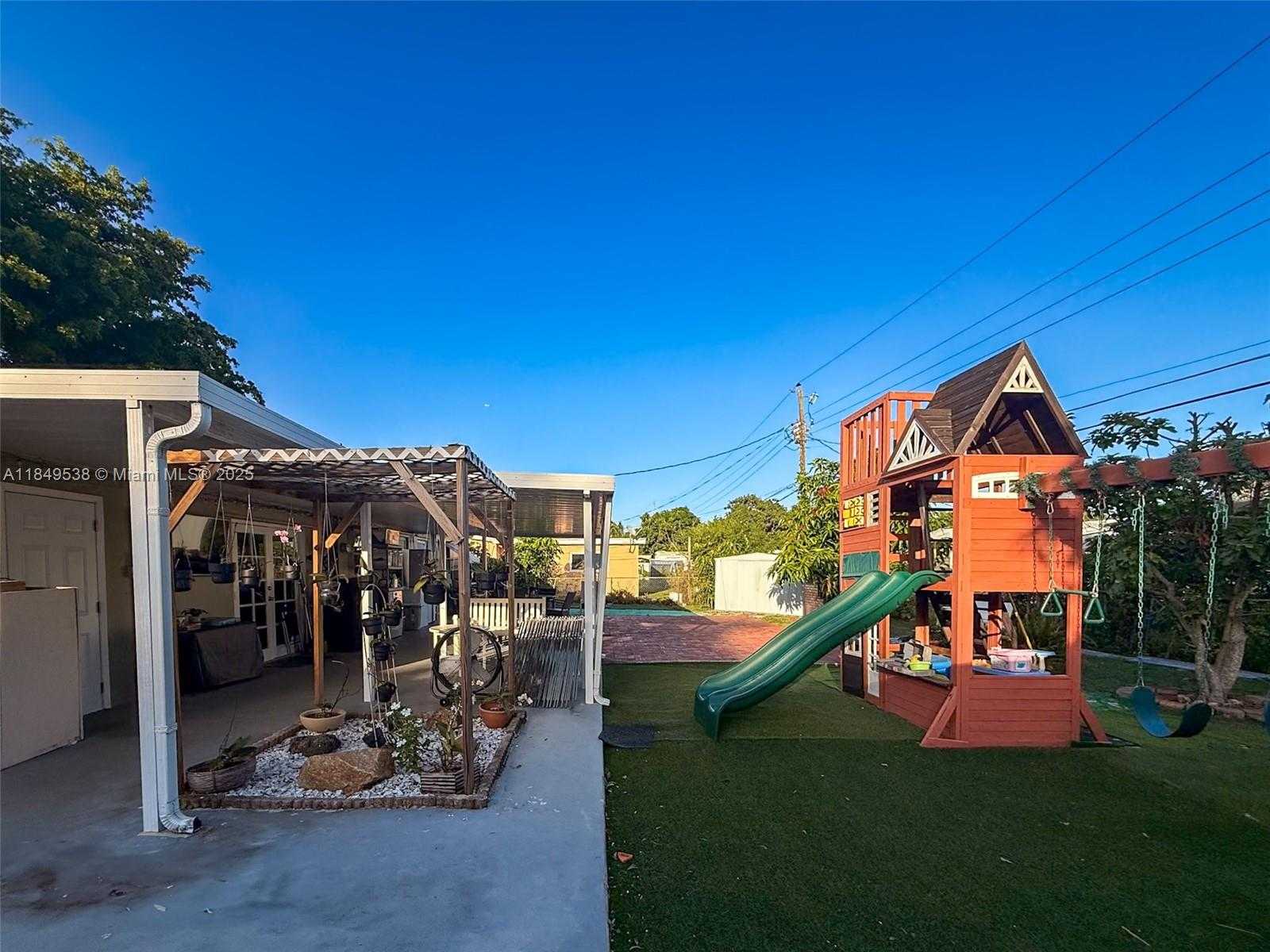 Small Image of 7320 NORTH WEST 2ND ST, Pembroke Pines Number 19