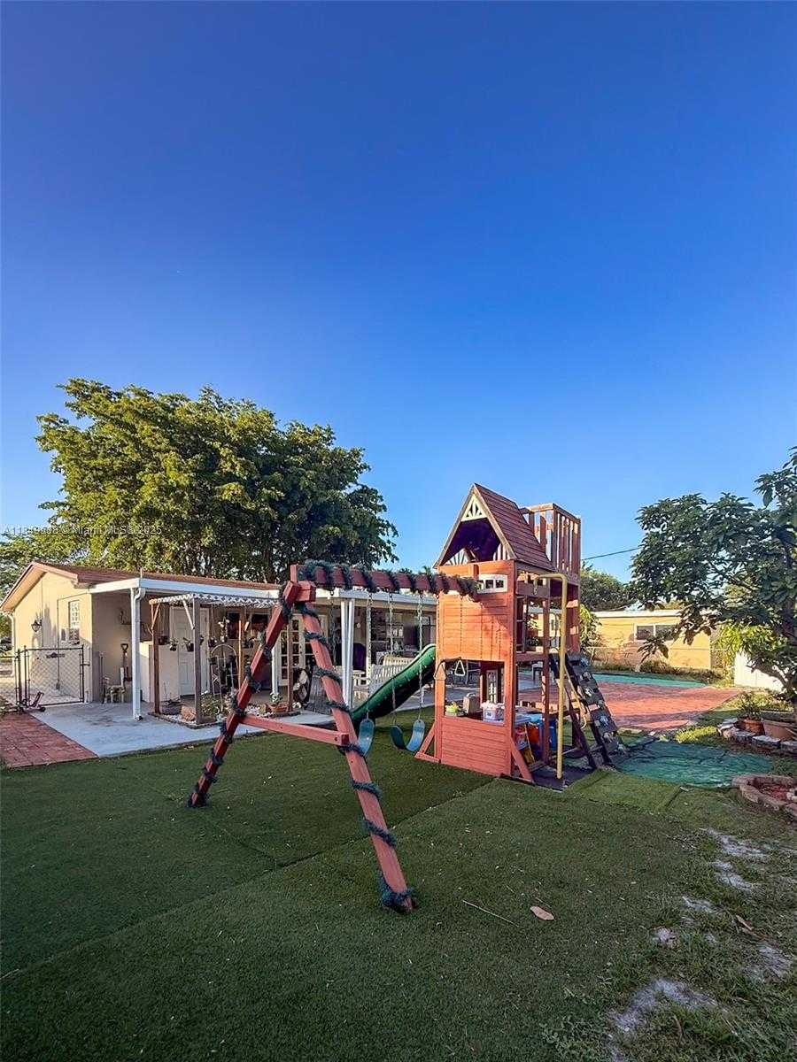 Small Image of 7320 NORTH WEST 2ND ST, Pembroke Pines Number 20