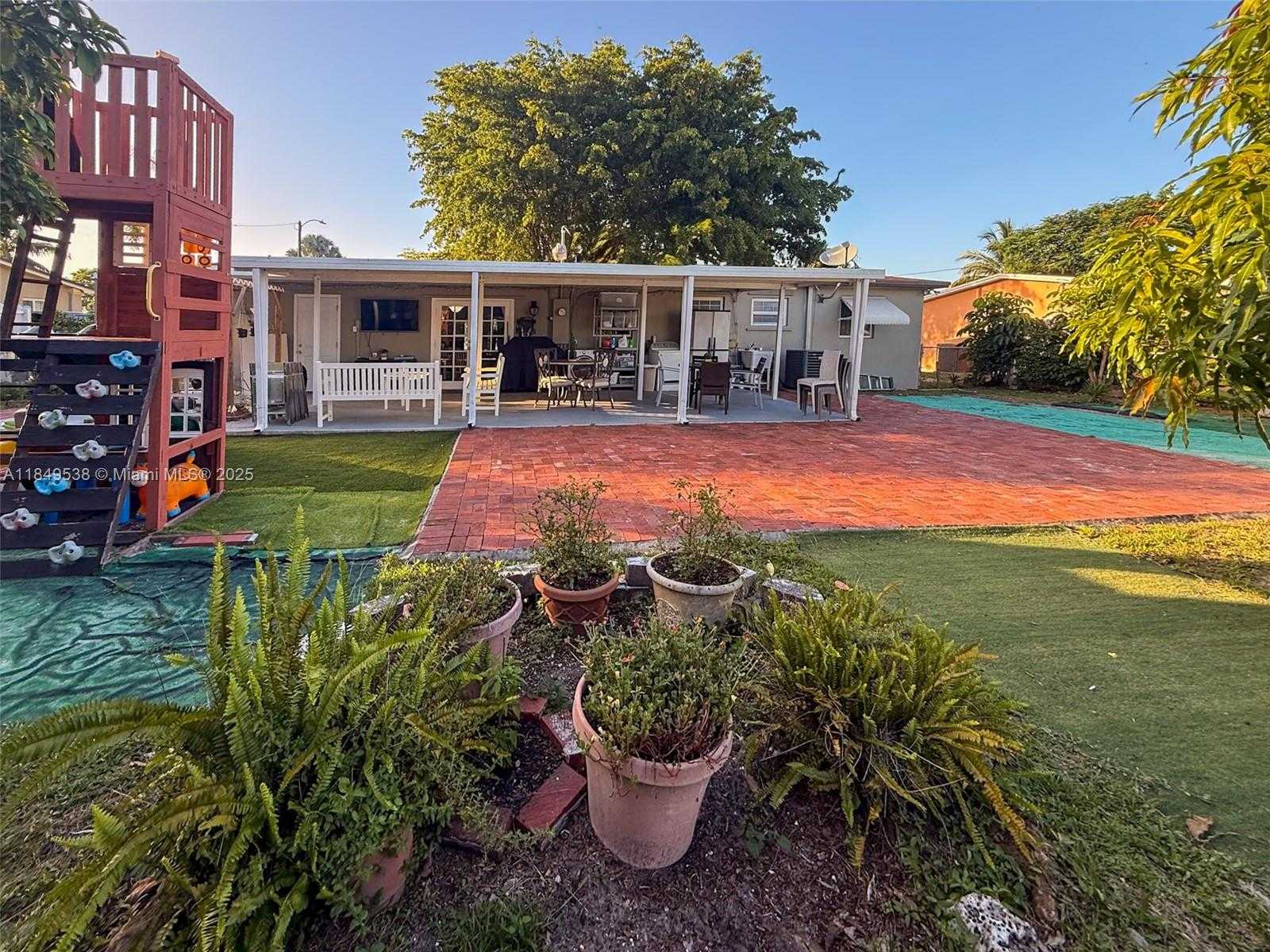 Small Image of 7320 NORTH WEST 2ND ST, Pembroke Pines Number 21