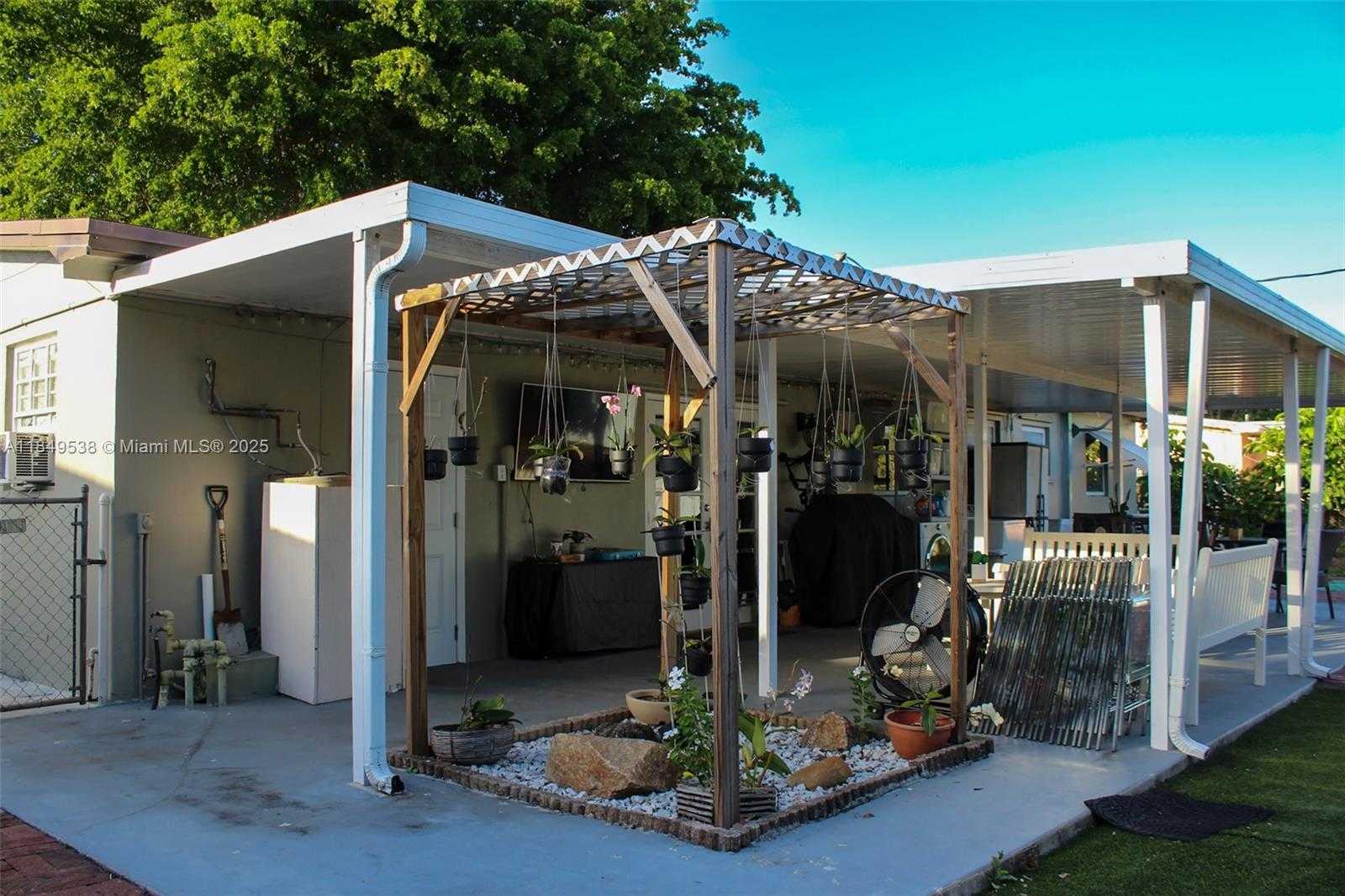 Small Image of 7320 NORTH WEST 2ND ST, Pembroke Pines Number 22