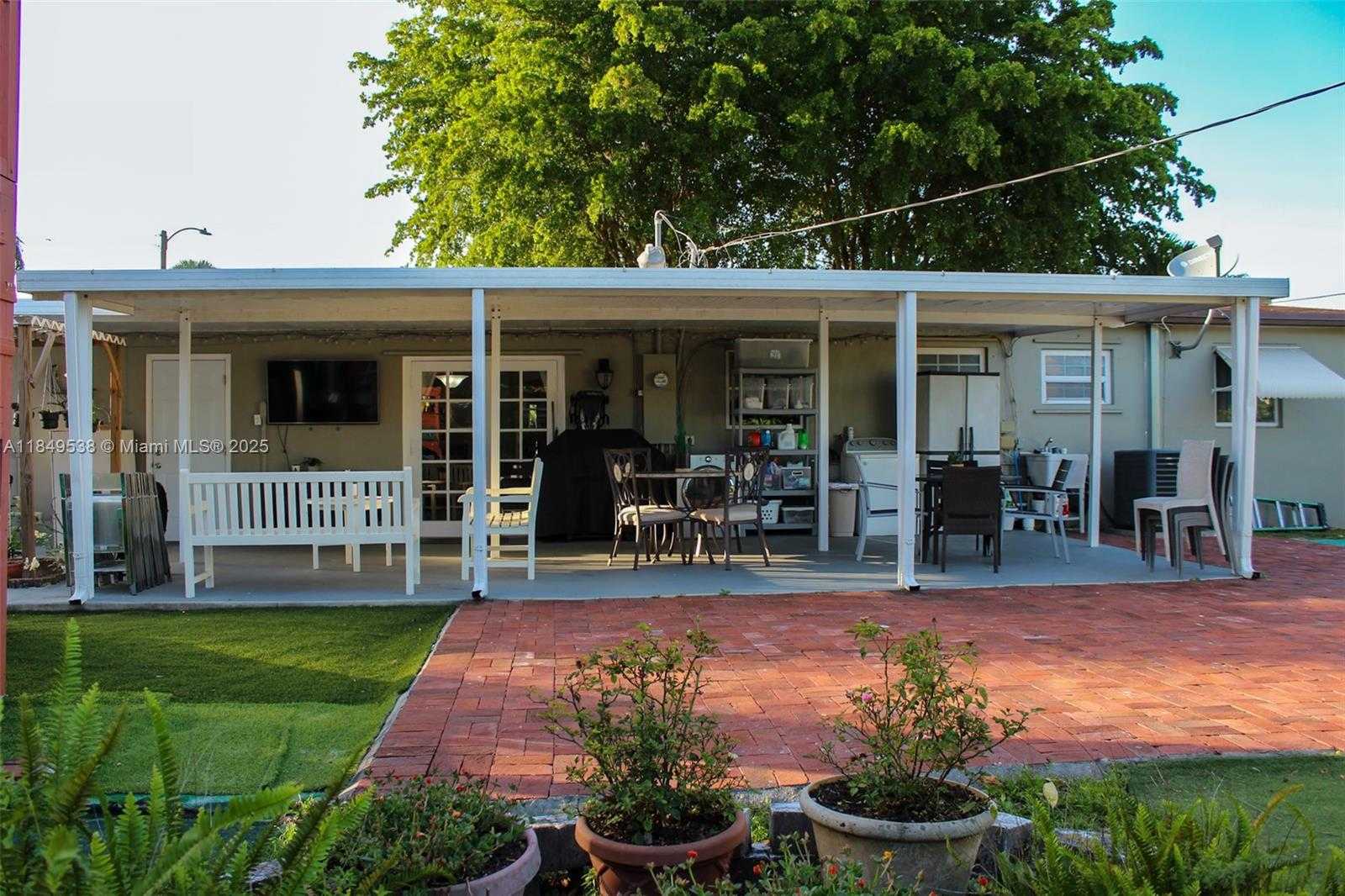 Small Image of 7320 NORTH WEST 2ND ST, Pembroke Pines Number 23