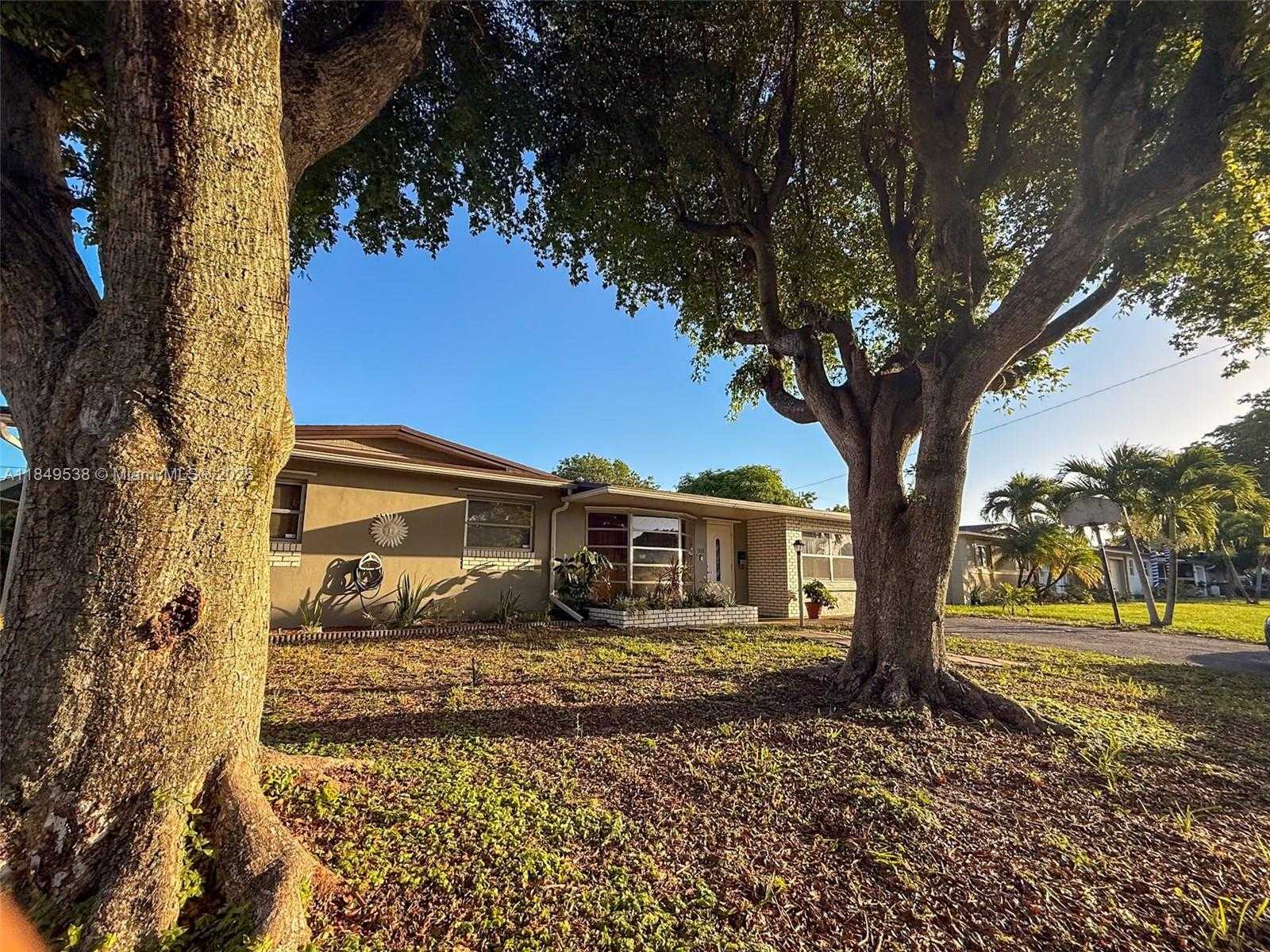 Small Image of 7320 NORTH WEST 2ND ST, Pembroke Pines Number 3