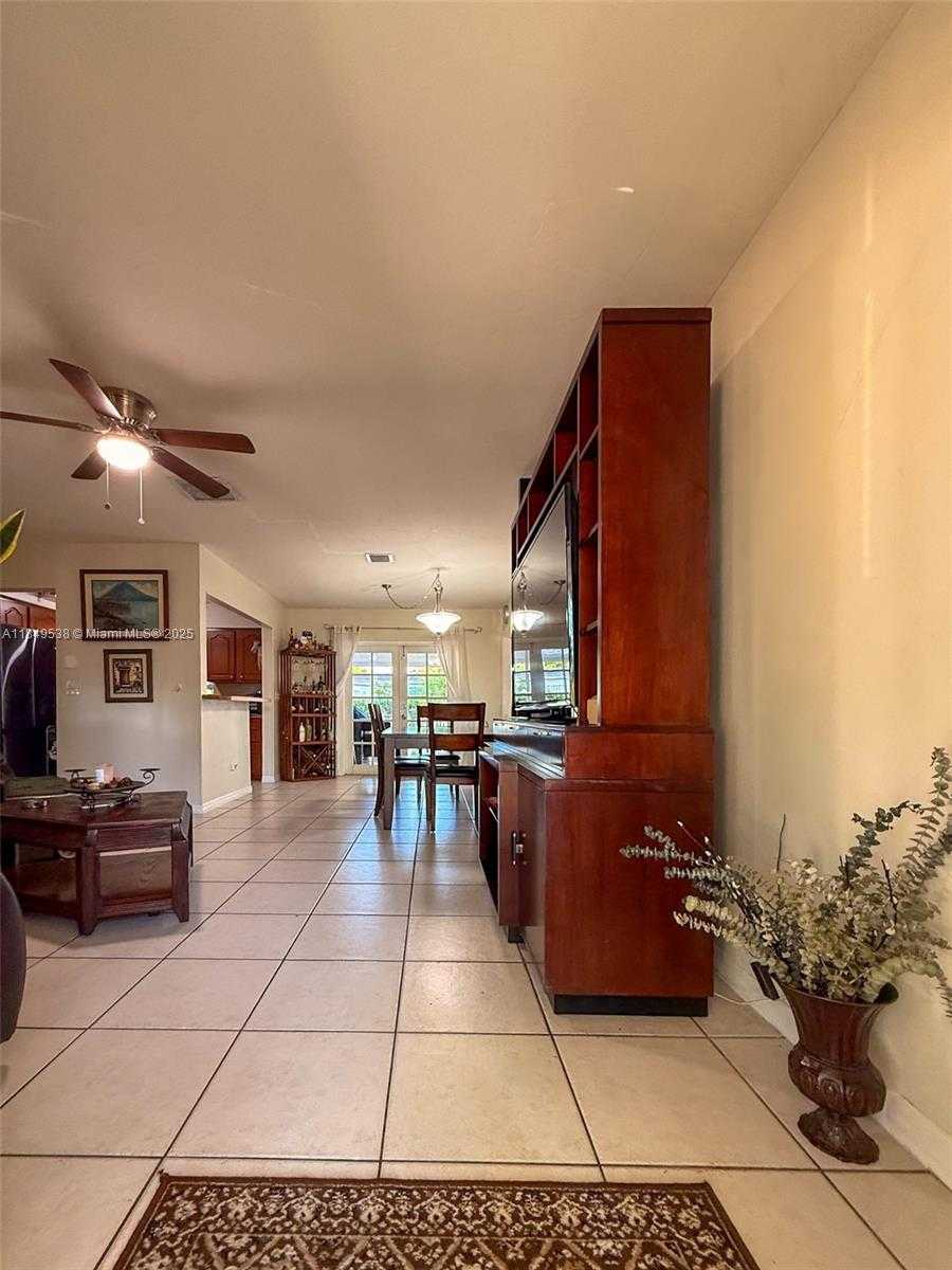 Small Image of 7320 NORTH WEST 2ND ST, Pembroke Pines Number 5