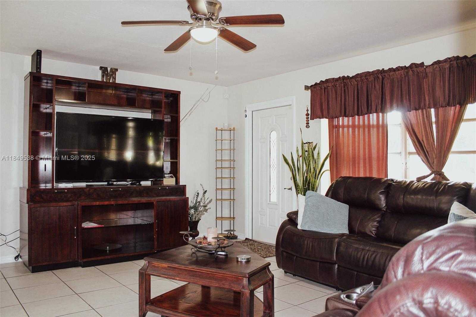 Small Image of 7320 NORTH WEST 2ND ST, Pembroke Pines Number 6