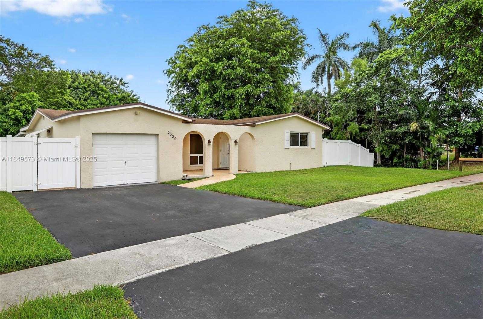 Small Image of 5320 SOUTH WEST 88TH TER, Cooper City Number 2