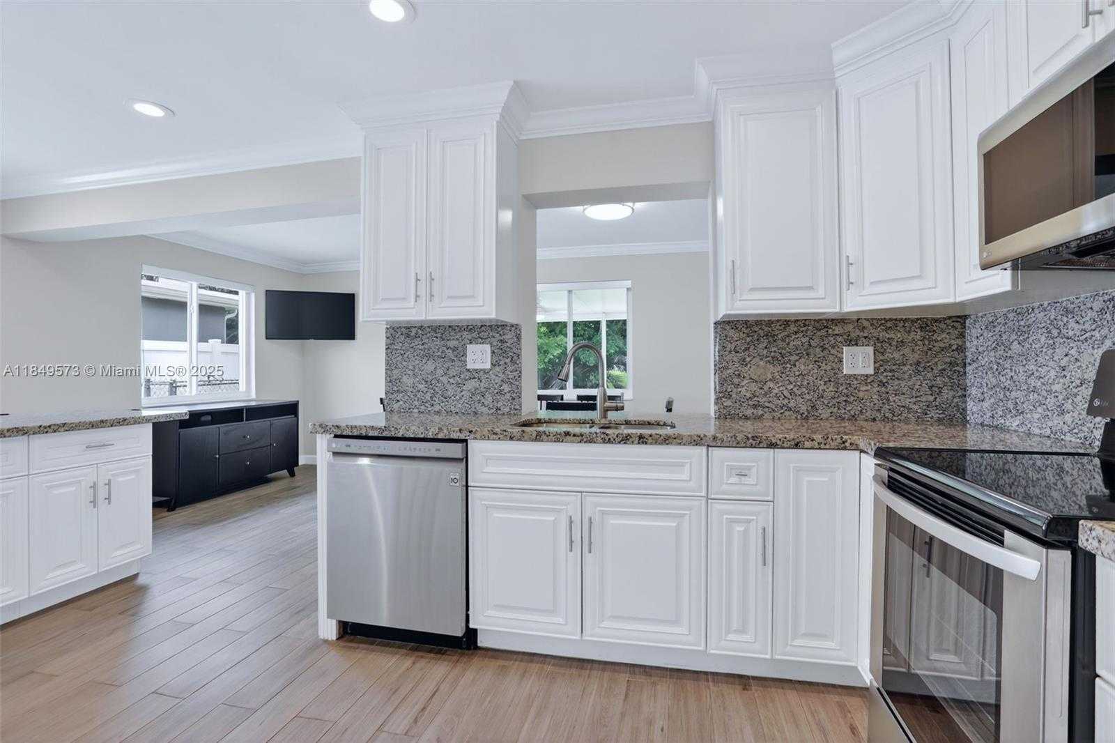 Small Image of 5320 SOUTH WEST 88TH TER, Cooper City Number 4