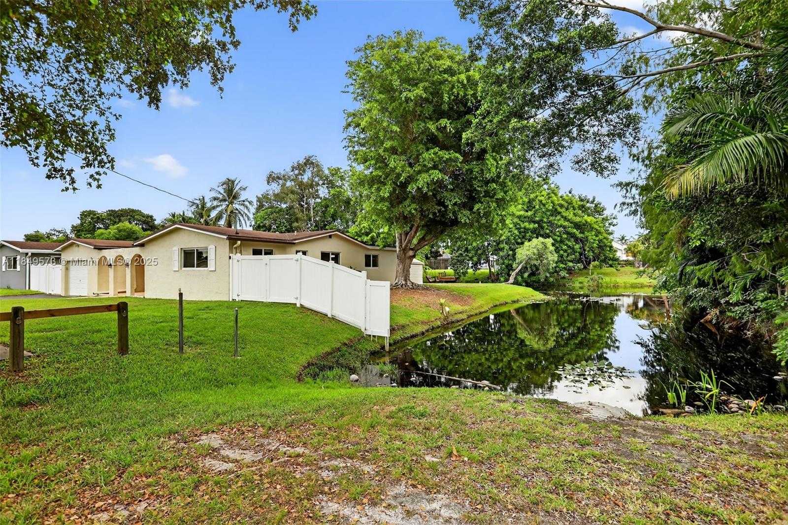 Small Image of 5320 SOUTH WEST 88TH TER, Cooper City Number 42