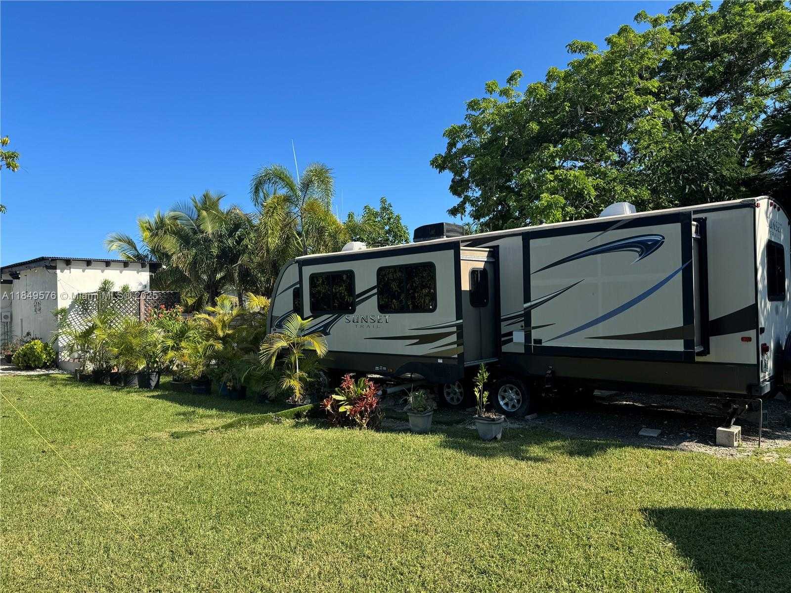 Small Image of 9971 SOUTH WEST 198TH ST, Cutler Bay Number 15