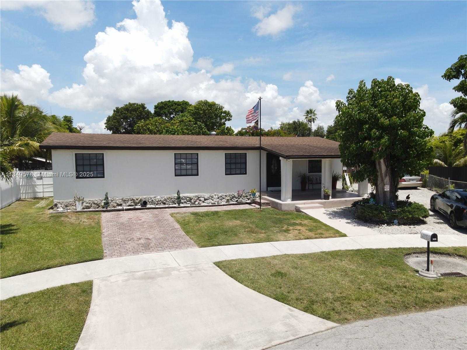 Small Image of 9971 SOUTH WEST 198TH ST, Cutler Bay Number 2